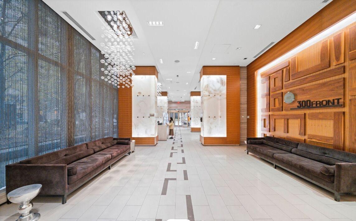 Vista Lobby Comfy Suites Rogers Centre Free Parking