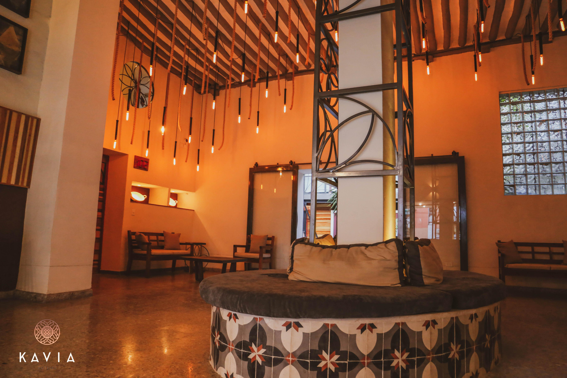 Vista Lobby Urban Hotel