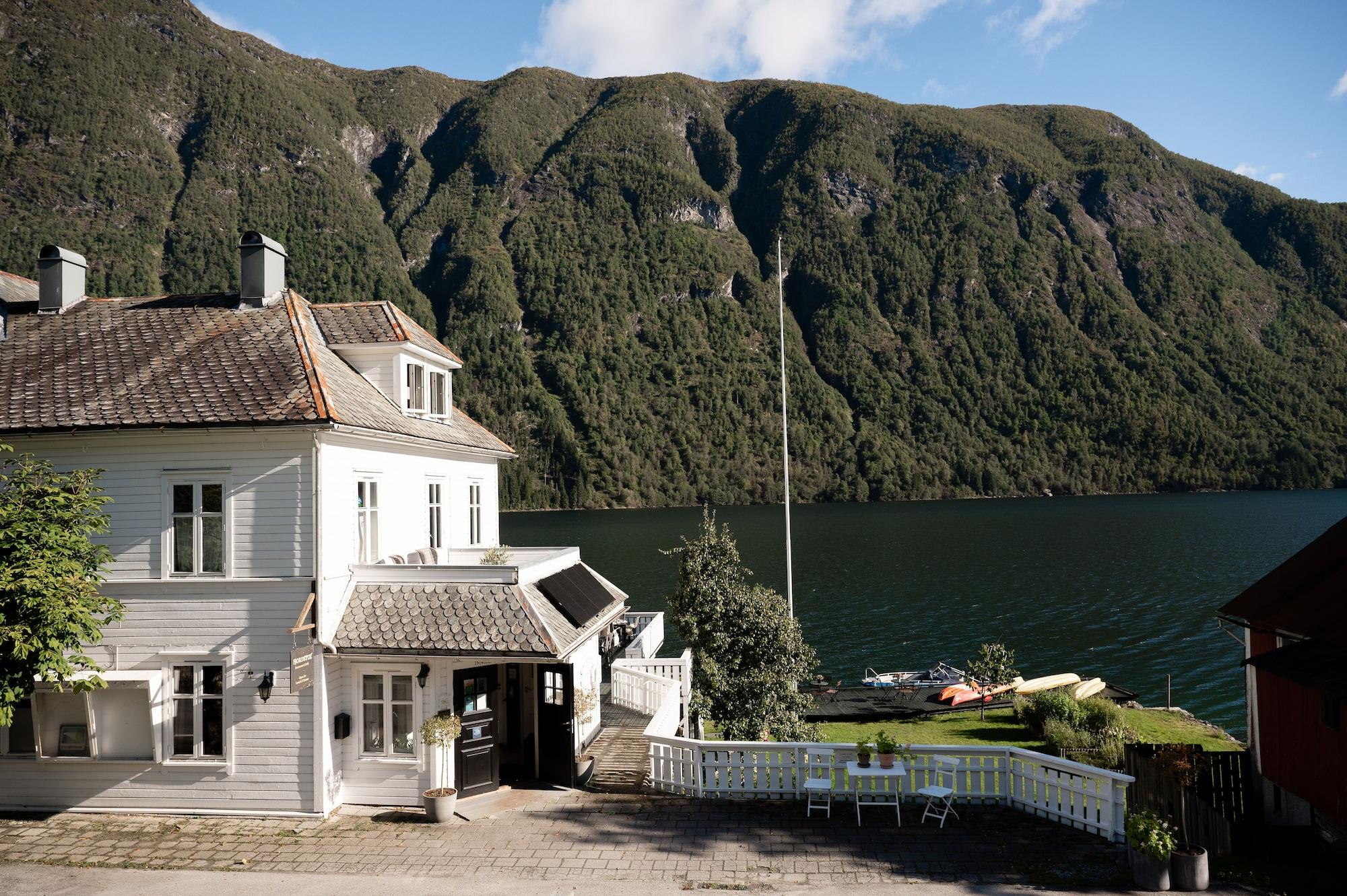 Vista Exterior Fjærland Fjordstove Hotell