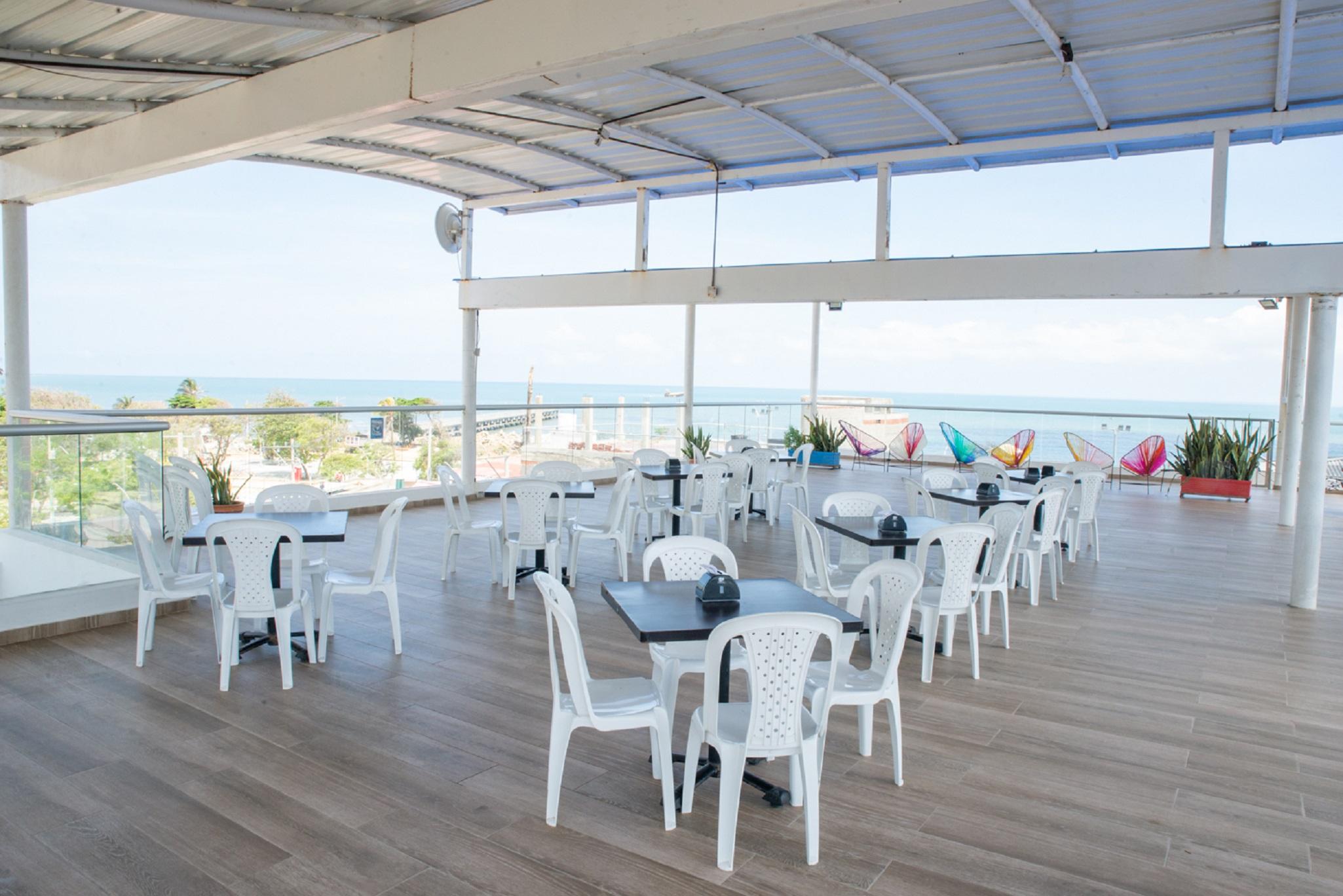 Restaurant Ayenda Puerto Colombia