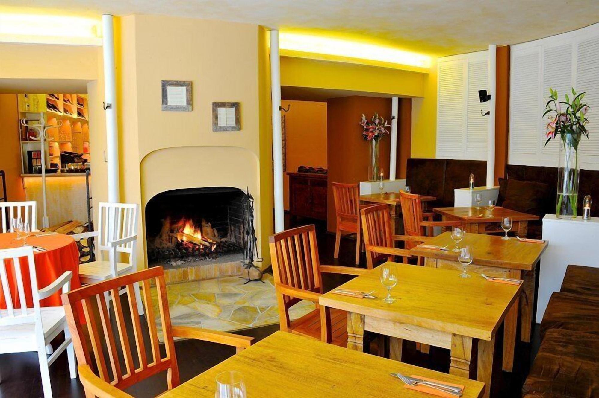 Vista Lobby Villa St. Tropez