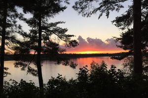 Alojamiento - Rainbow's End Resort - Pink Cottage - Newly Remodeled with Private Beach