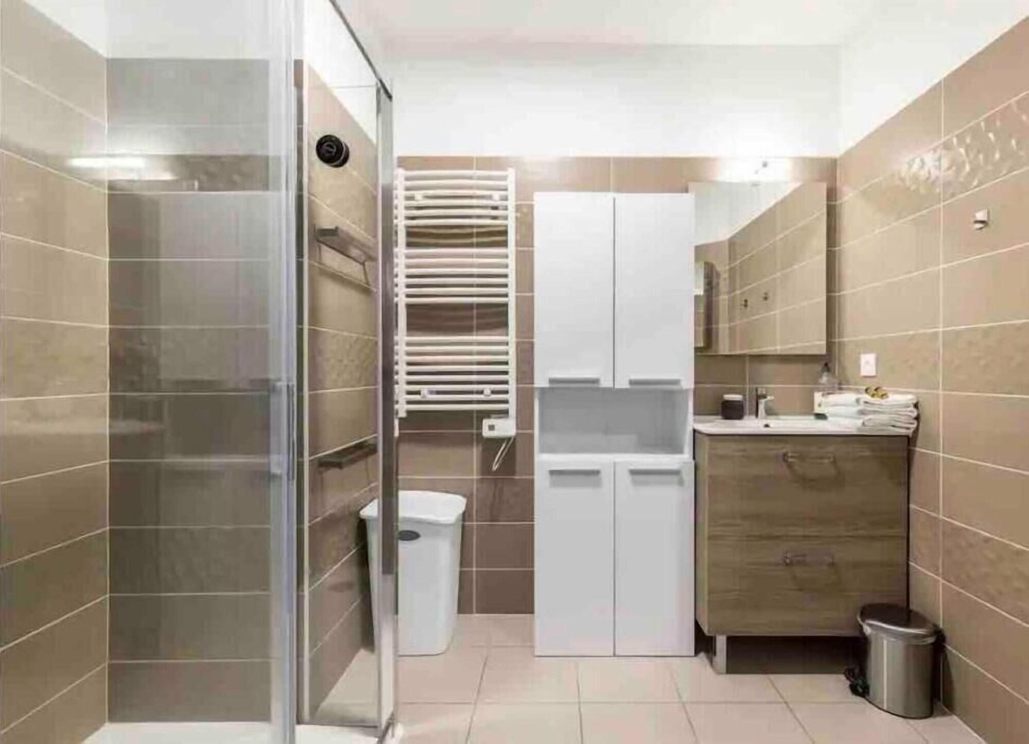 Comodidades do quarto Q&R Renting - Suites Design Luxueuses