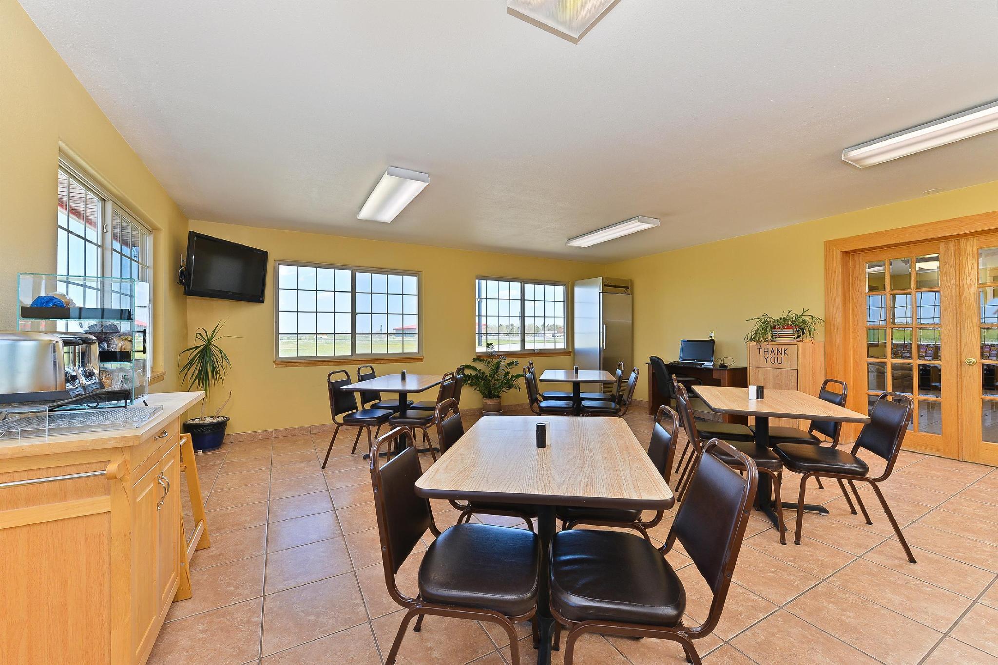 Vista Exterior Americas Best Value Inn Kadoka