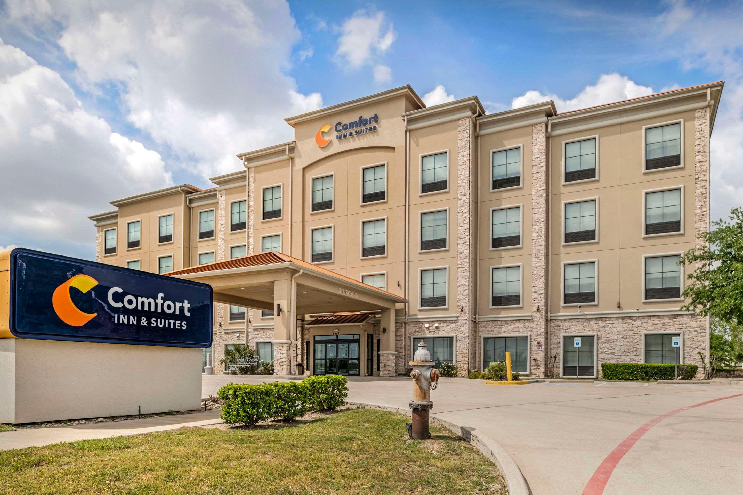 Vista Exterior Comfort Inn & Suites Fort Worth - Fossil Creek