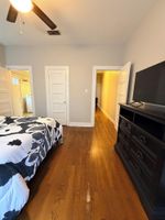 Alojamiento - Quiet and Spacious 1 Bedroom Duplex With Garage