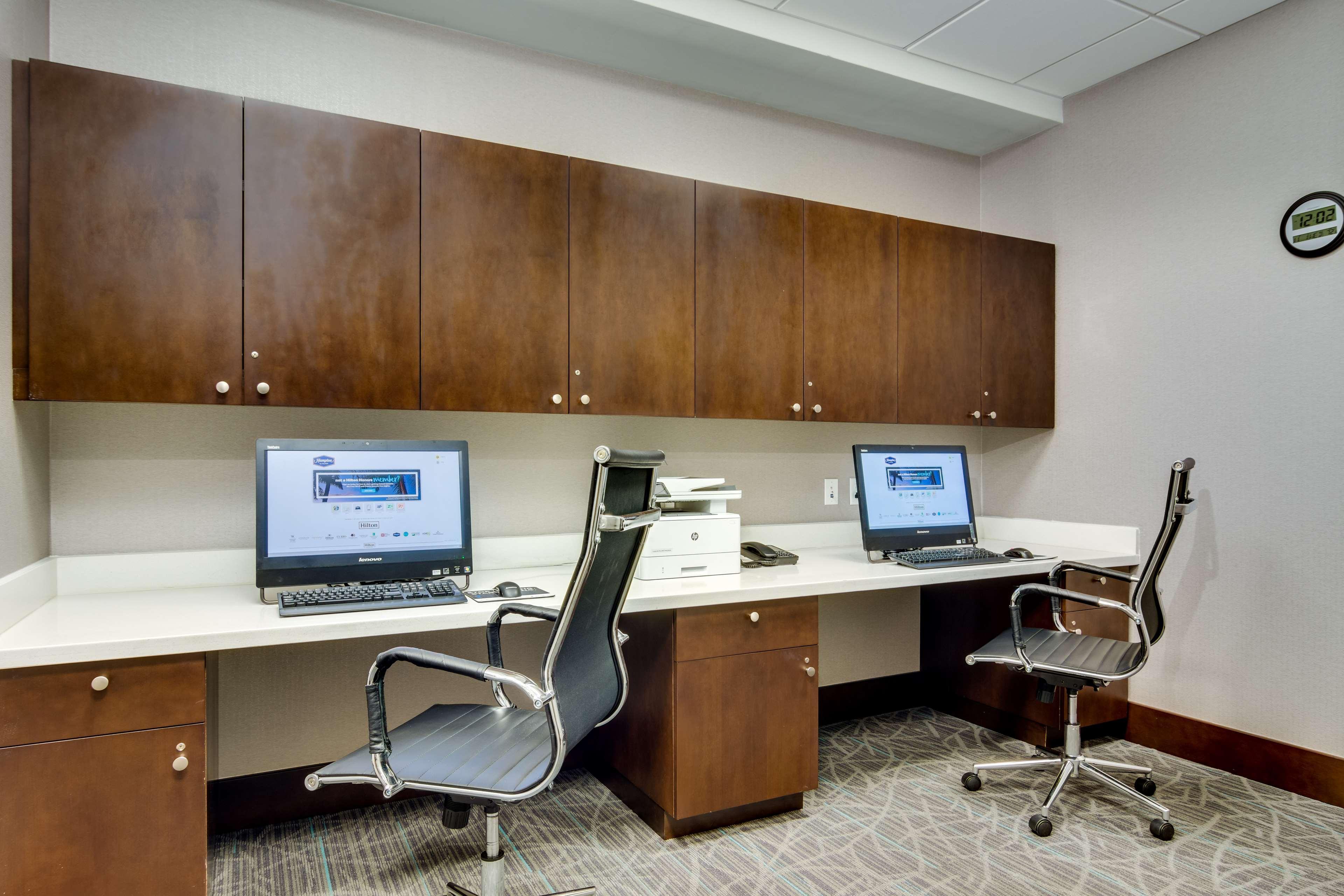 Centro de Negocios Hampton Inn & Suites Rome