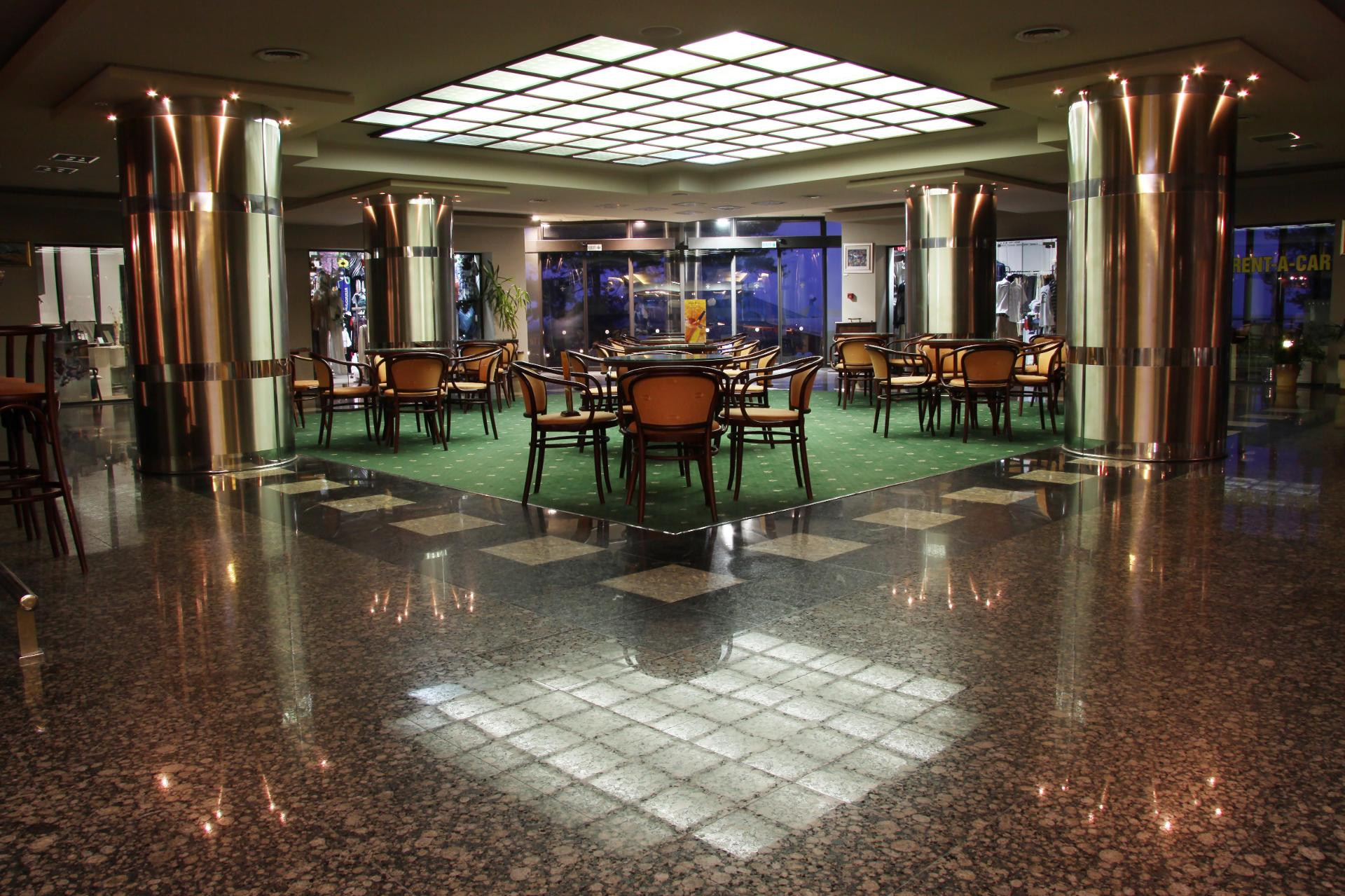 Bar/Salón Hotel Lilia