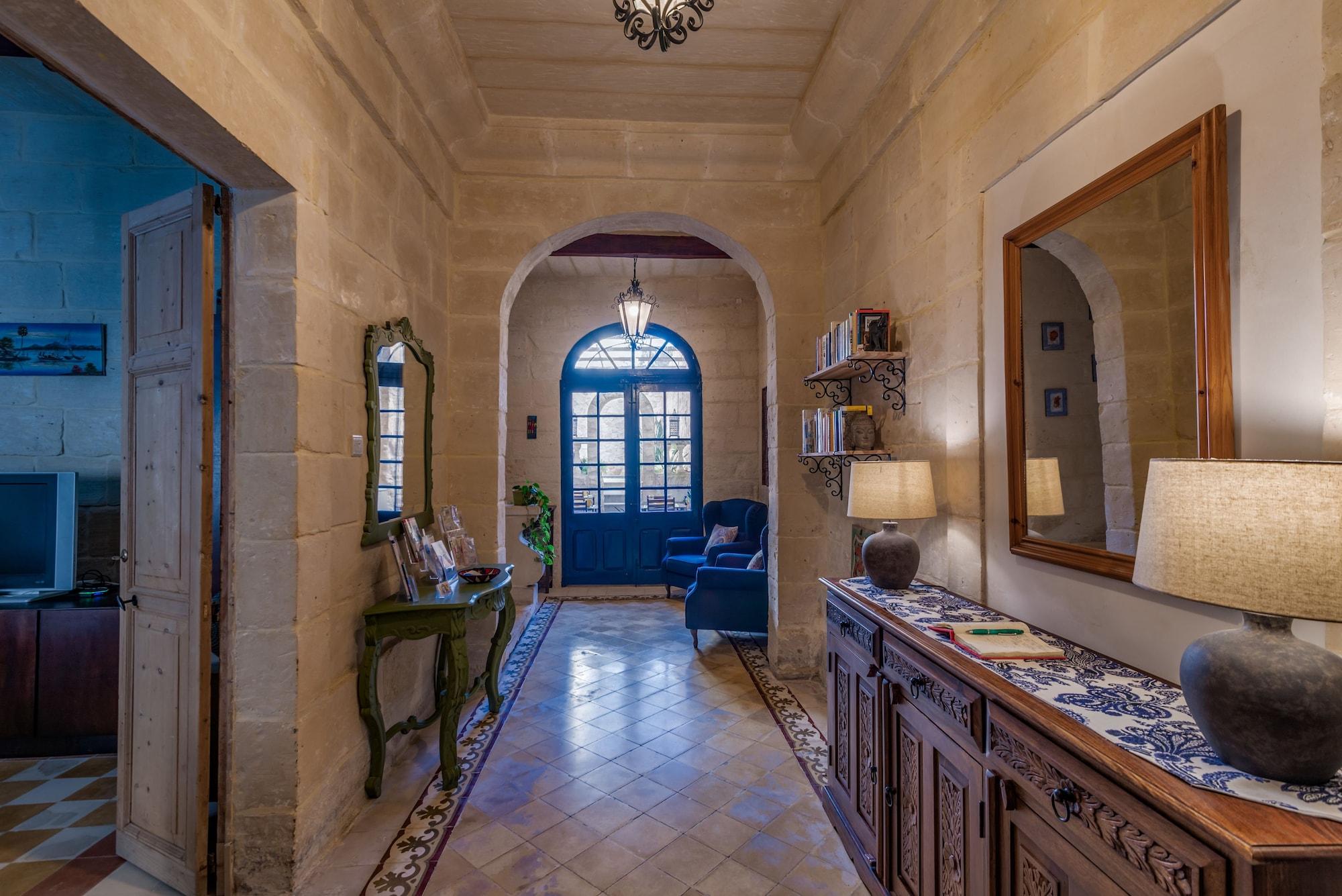 Varios The Stone House