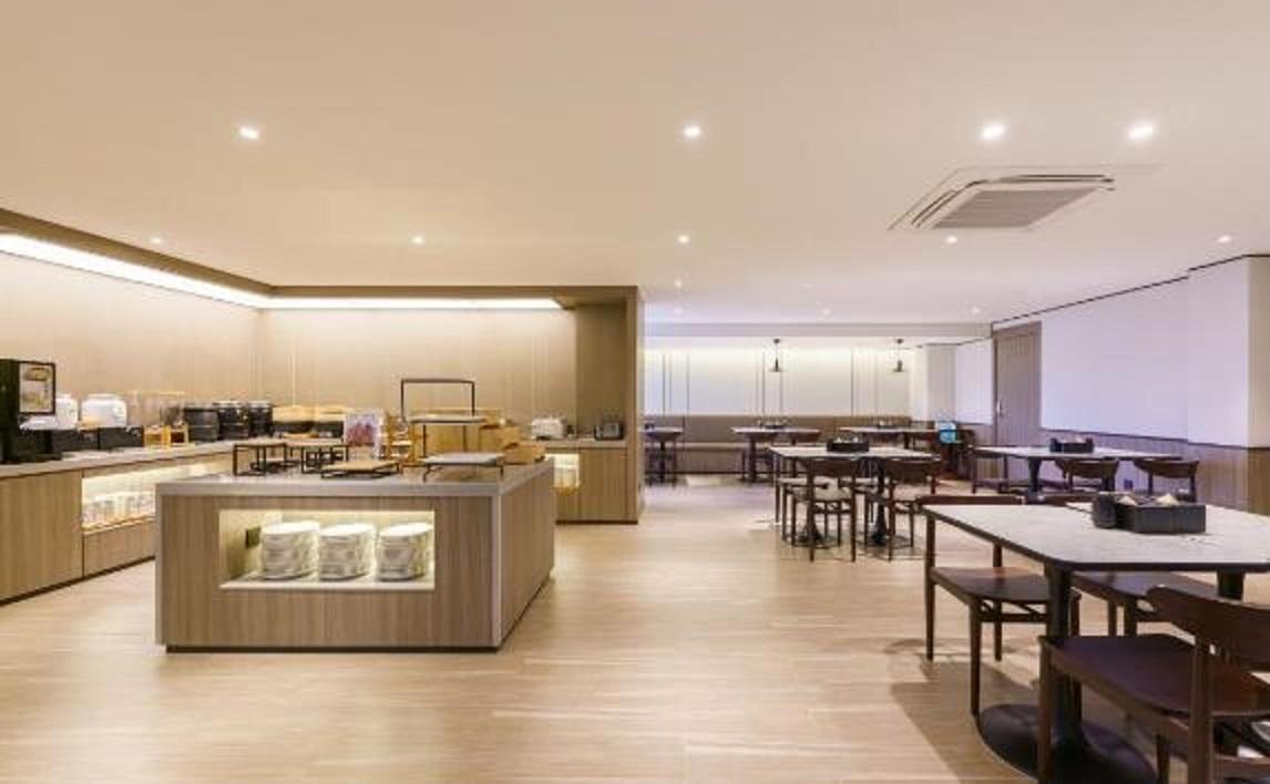 Restaurant Hanting Hotel (DMU Metro Station)