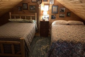 Alquiler Vacacional - A Beautiful Log Cabin In The Woods, On Pontoosuc Lake, Yet Near Everything