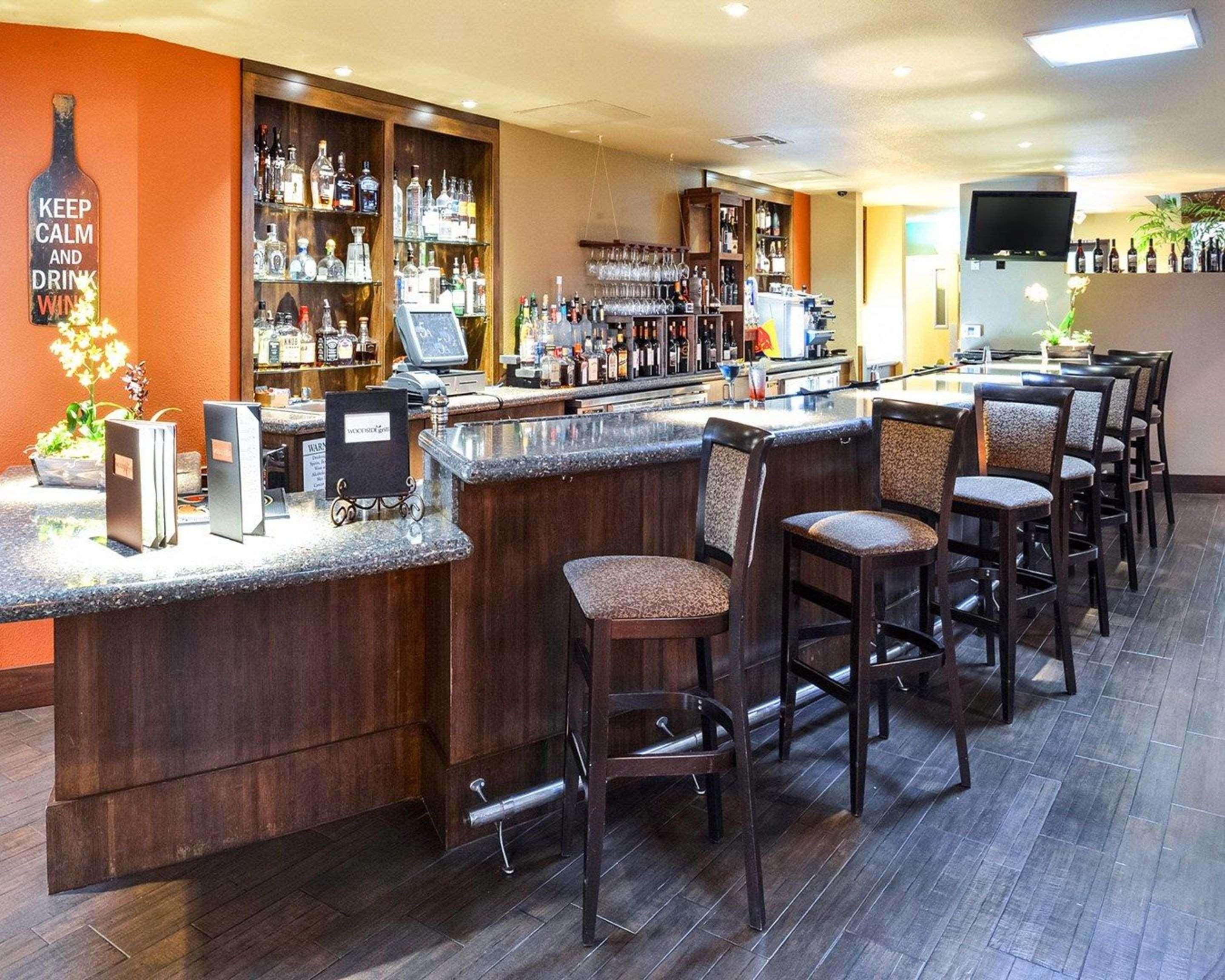 Bar/Salón Gaia Hotel & Spa Redding, an Ascend Hotel