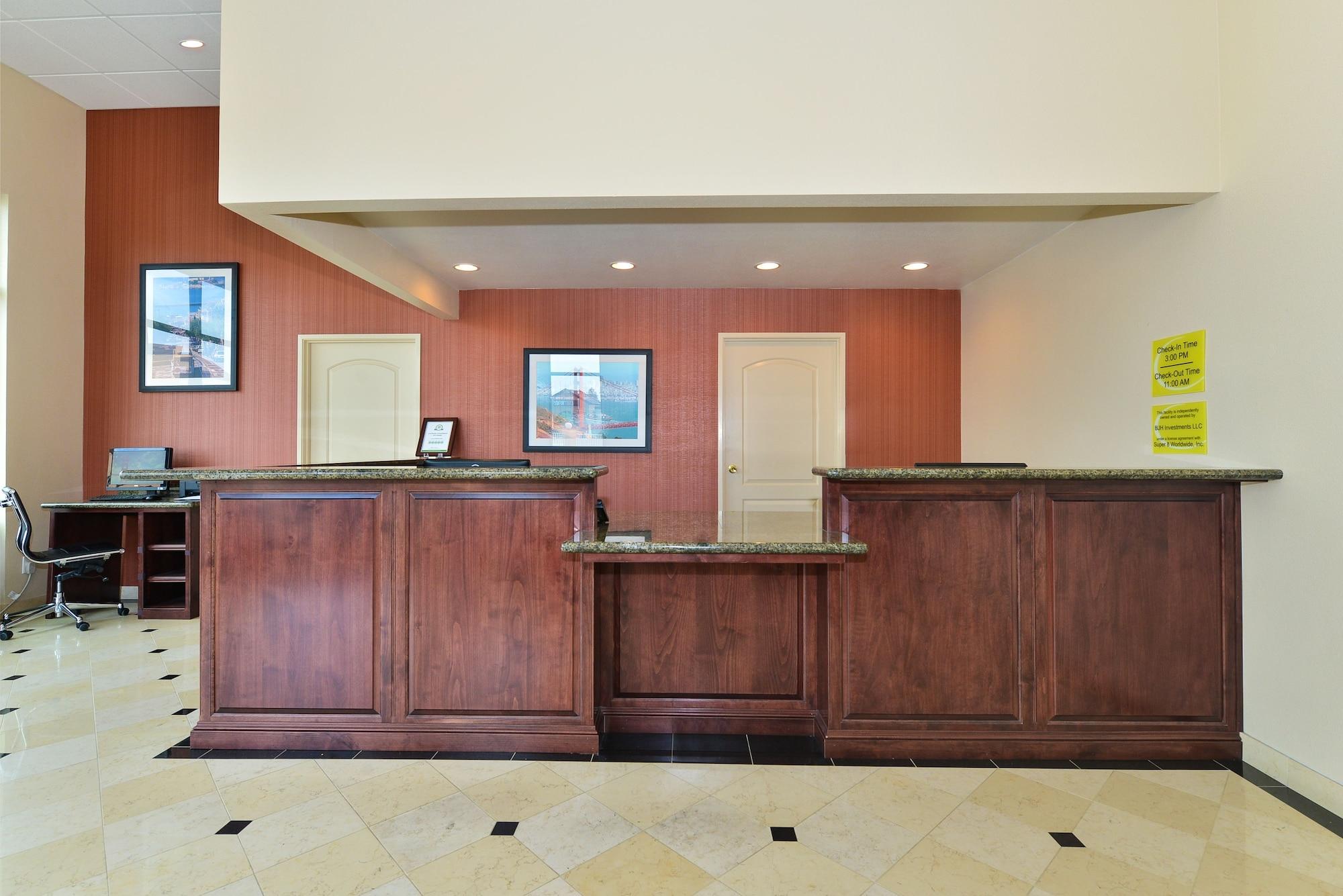 Vista Lobby Super 8 by Wyndham Vallejo/Napa Valley
