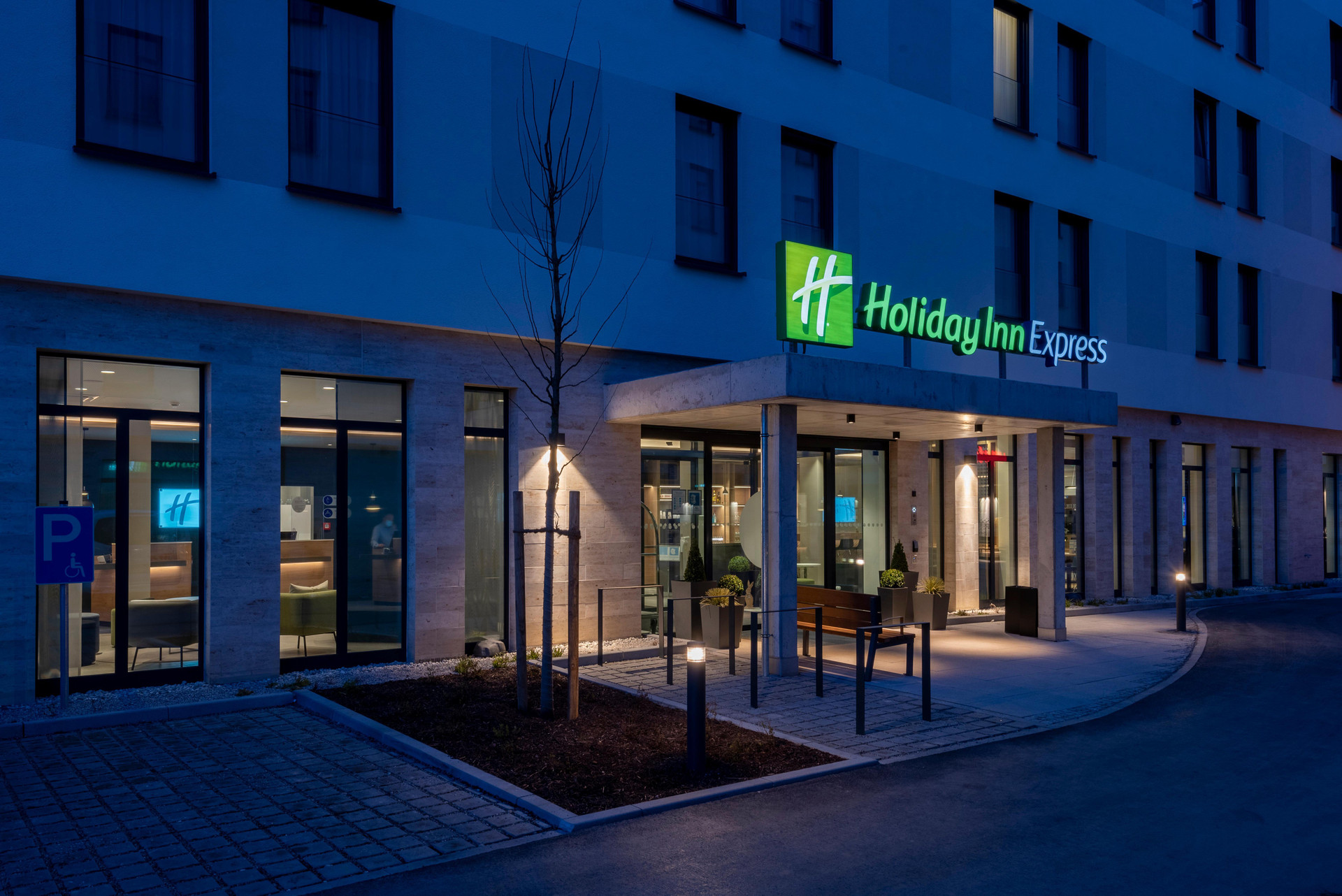 Vista Exterior Holiday Inn Express Munich North by IHG