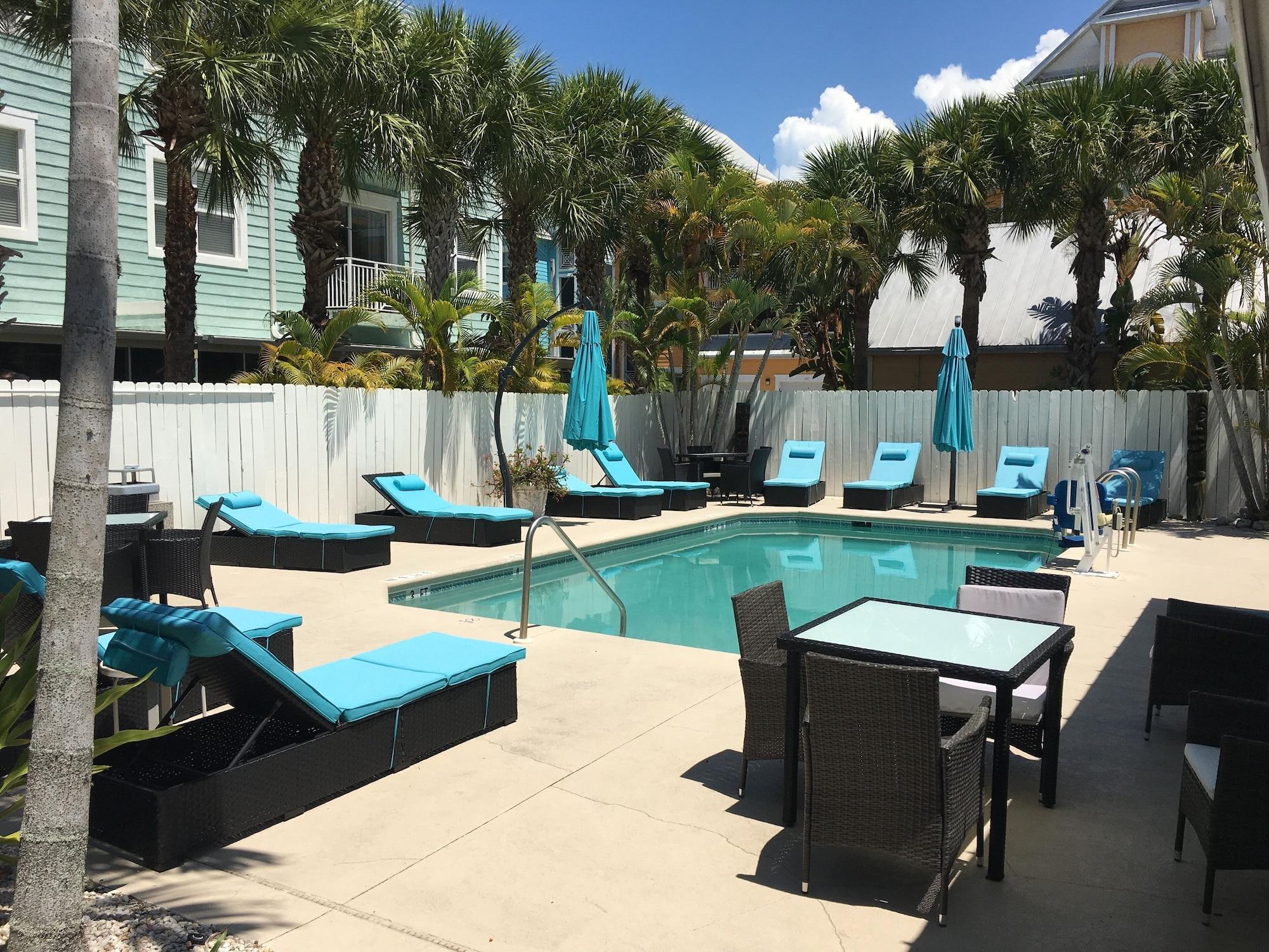 Varios Bonita Beach Inn and Suites