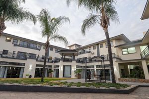 Alojamiento - ANEW Hotel & Convention Centre OR Tambo