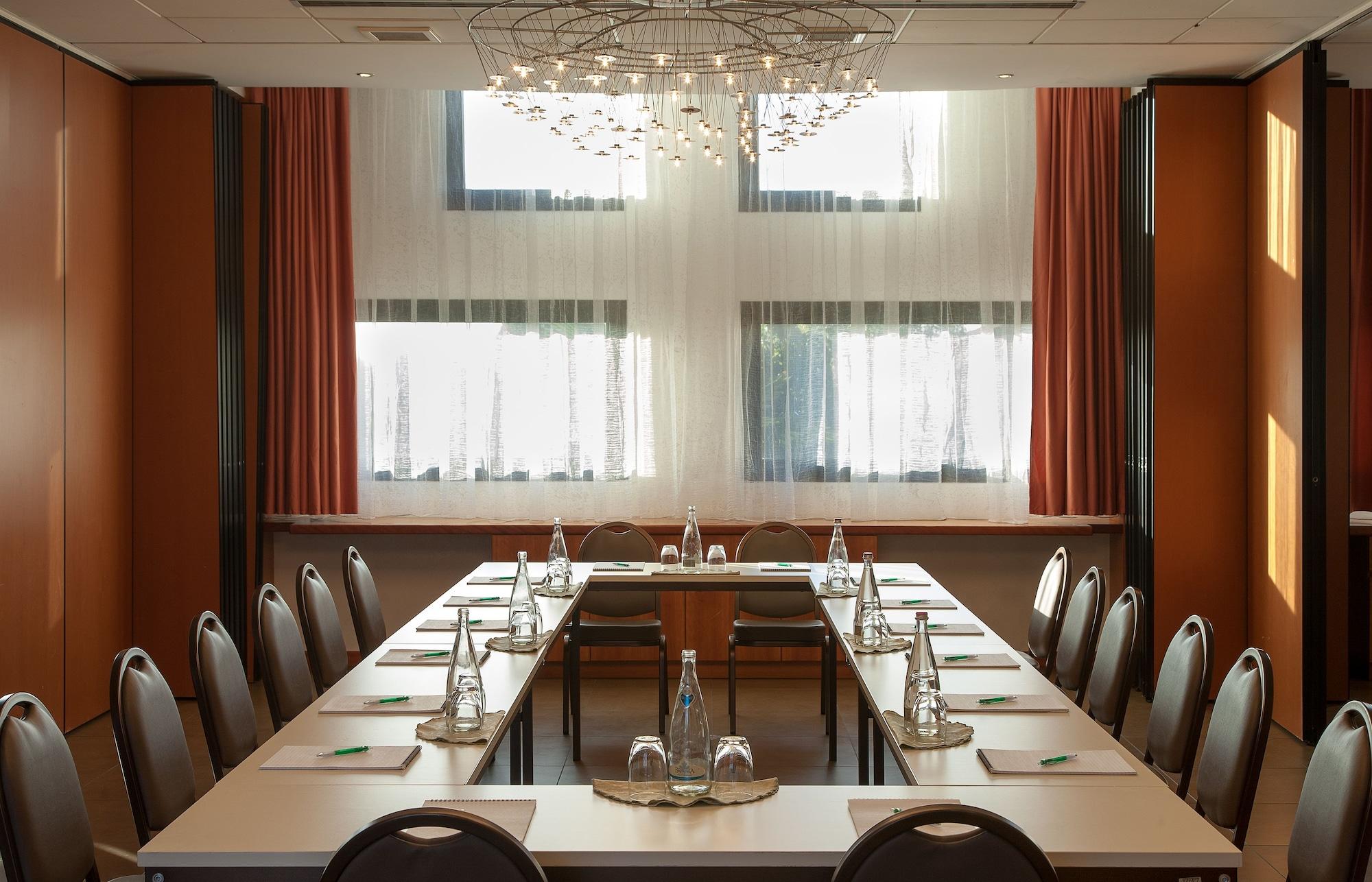 Sala de Reuniones HOTEL LEONARDO DA VINCI