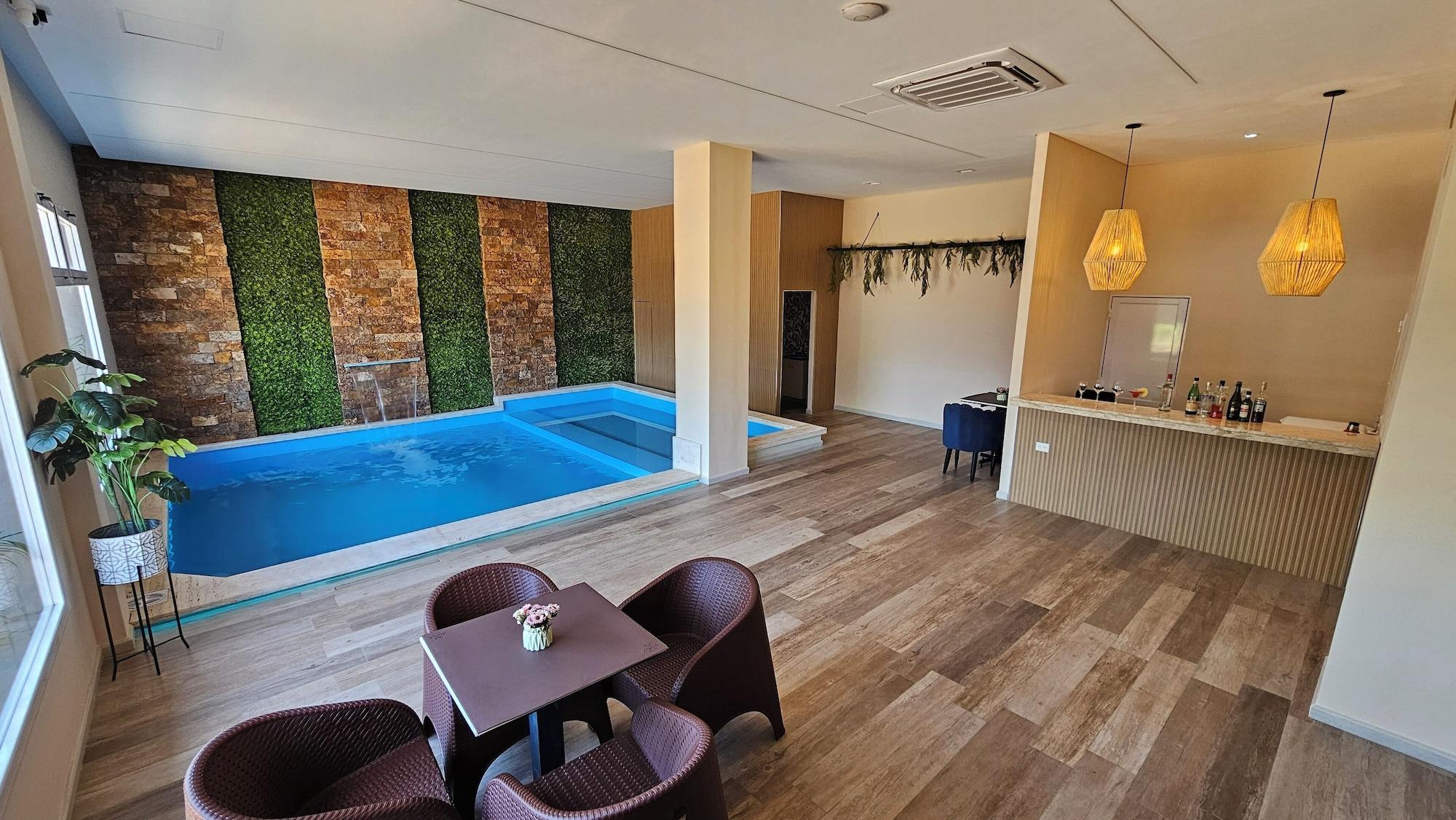Vista Piscina MENSÚ GRAND HOTEL