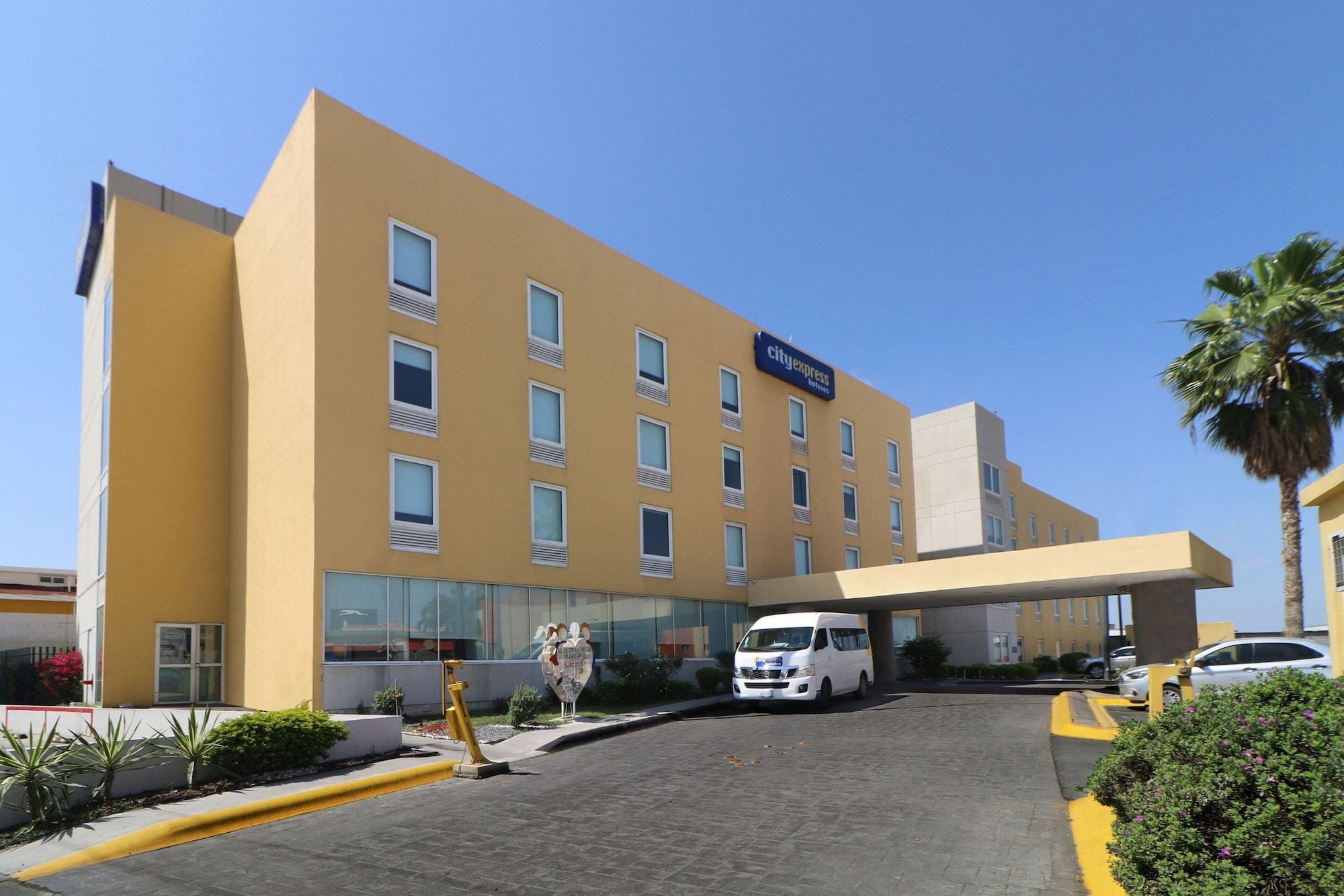 Vista Exterior City Express by Marriott Nuevo Laredo
