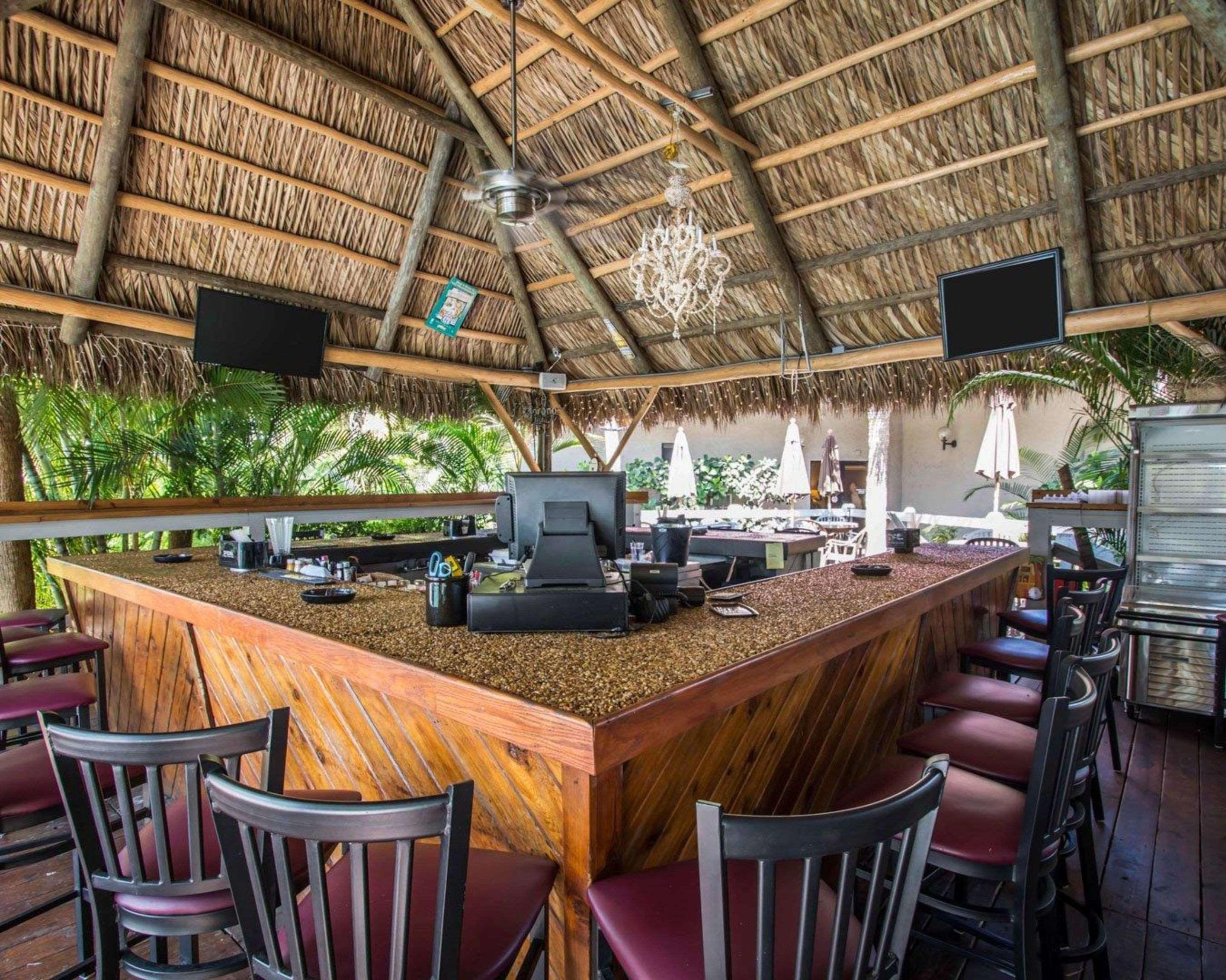 Bar/Salón Days Inn by Wyndham Stuart