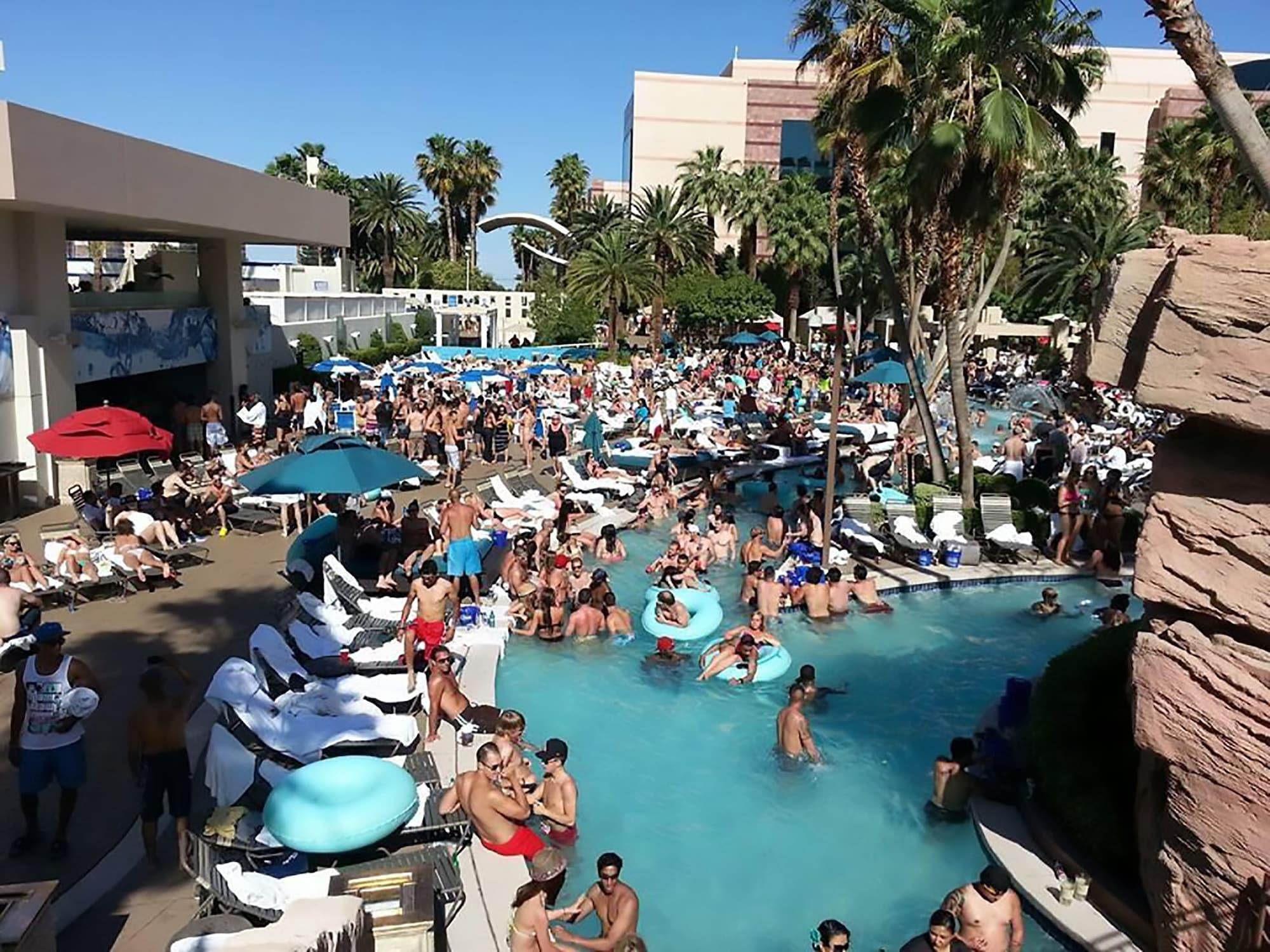 Vista Piscina Signature Affordable Luxury