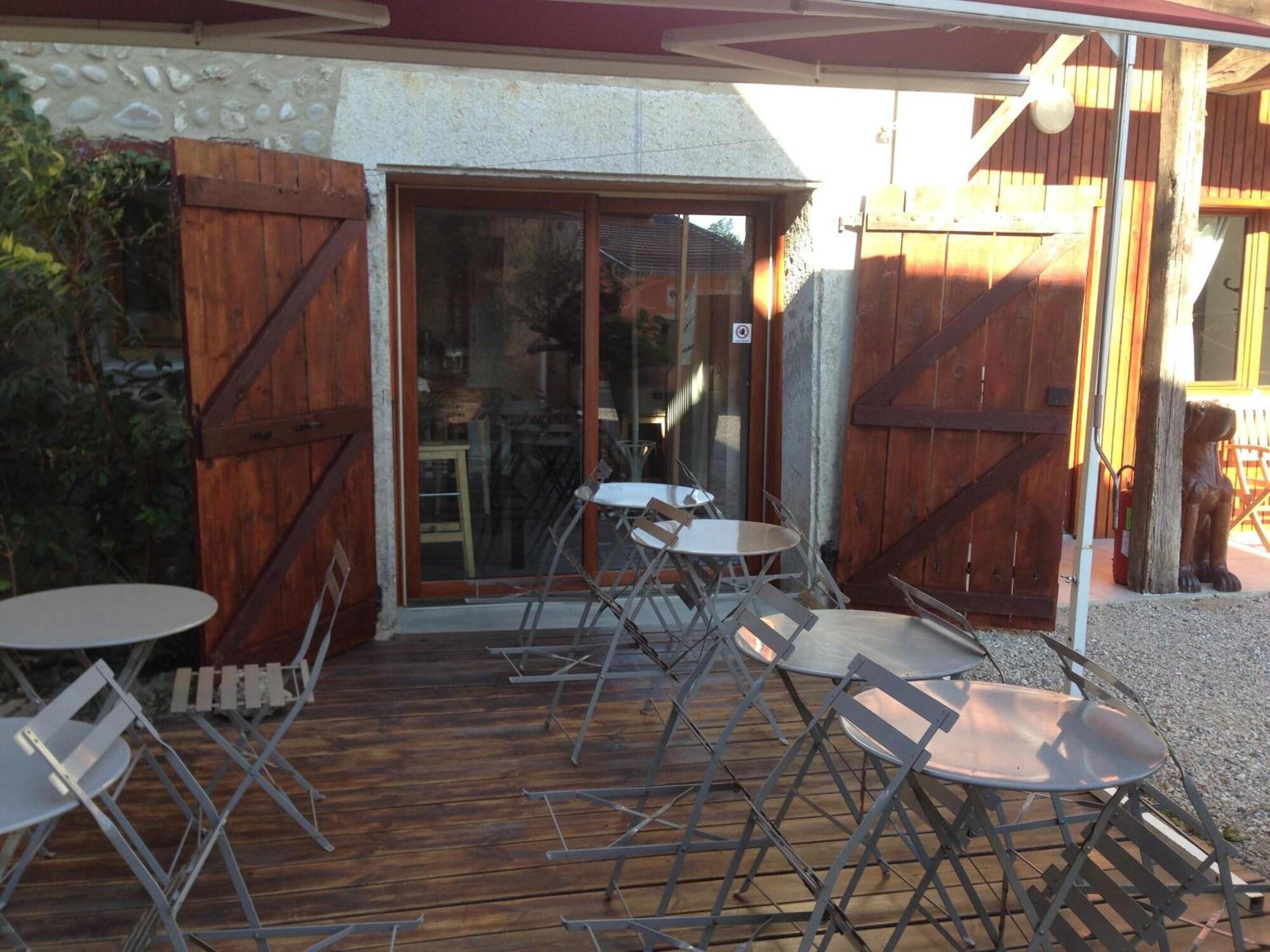 Equipamiento de Habitación The Resid For Calixte