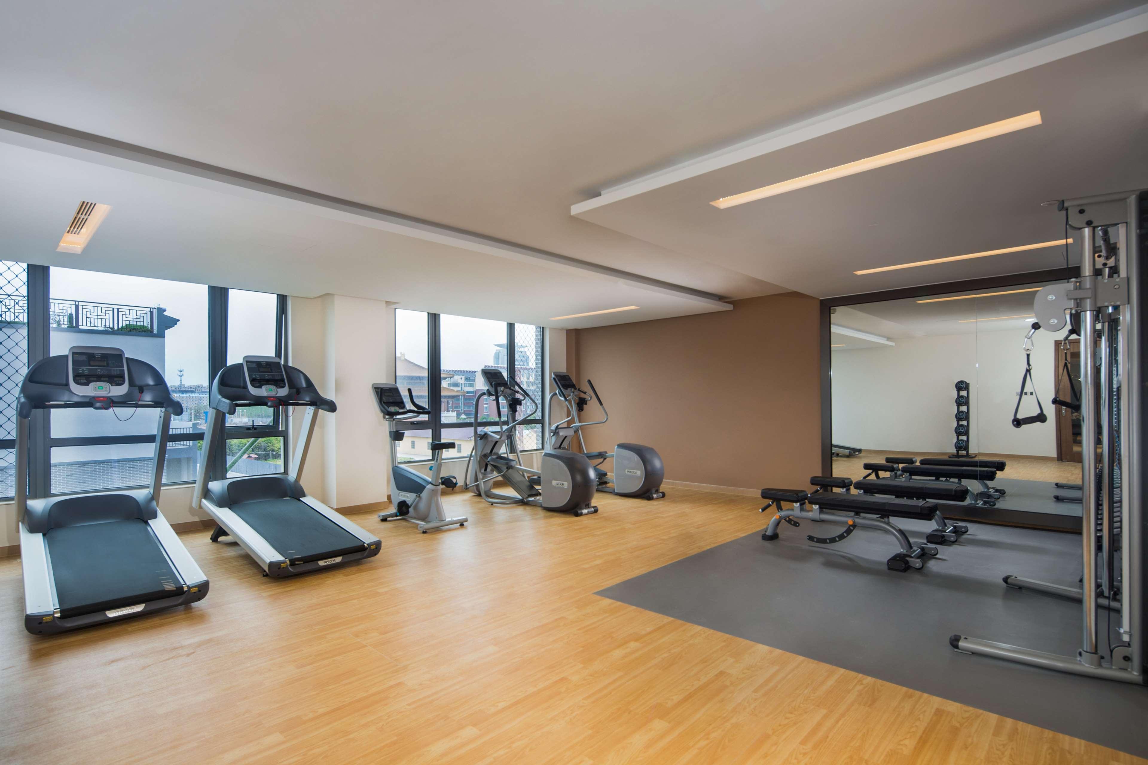 Instalaciones Recreativas Hilton Garden Inn Qidong