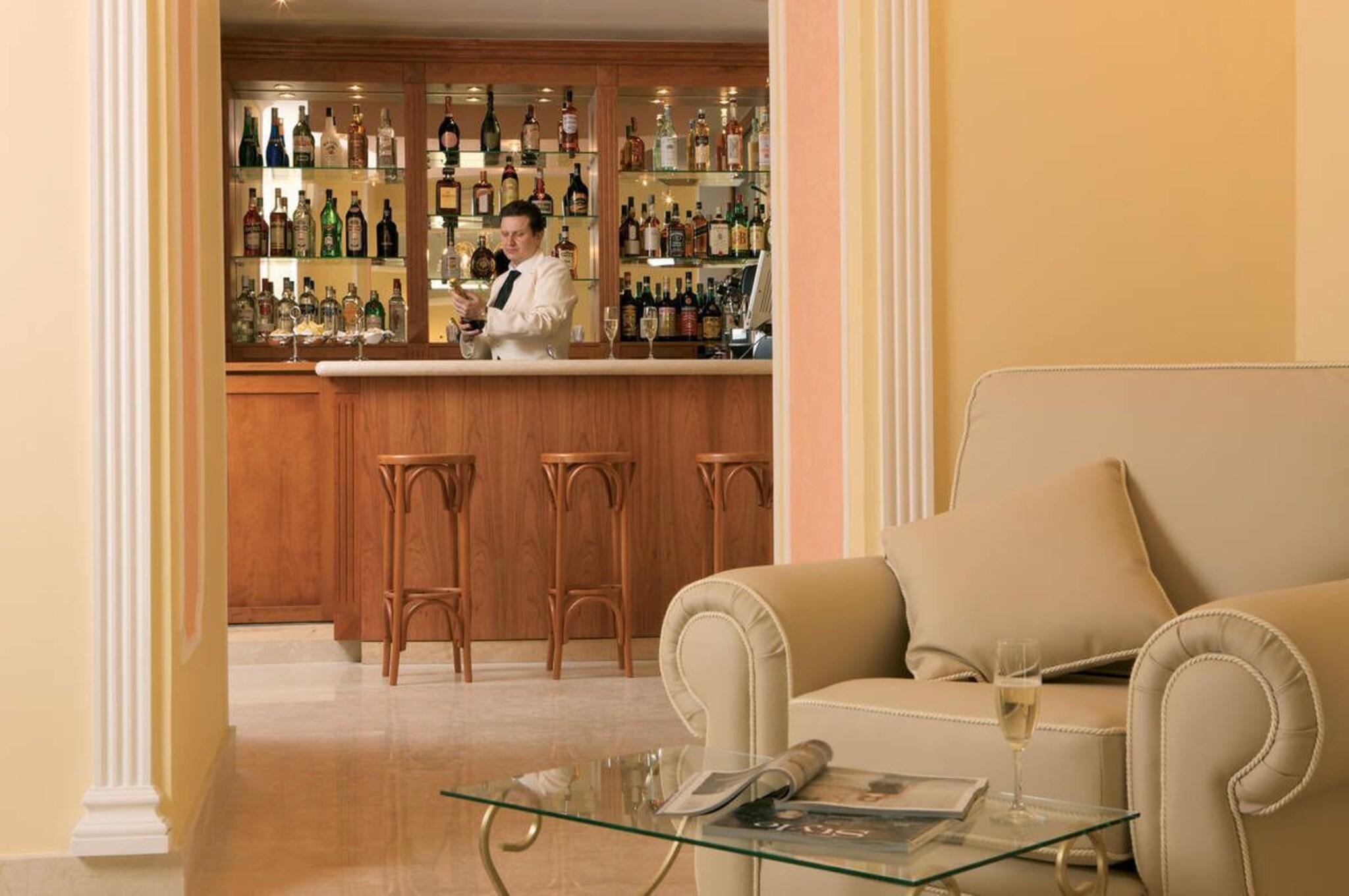 Bar/Salón Hotel Prestige