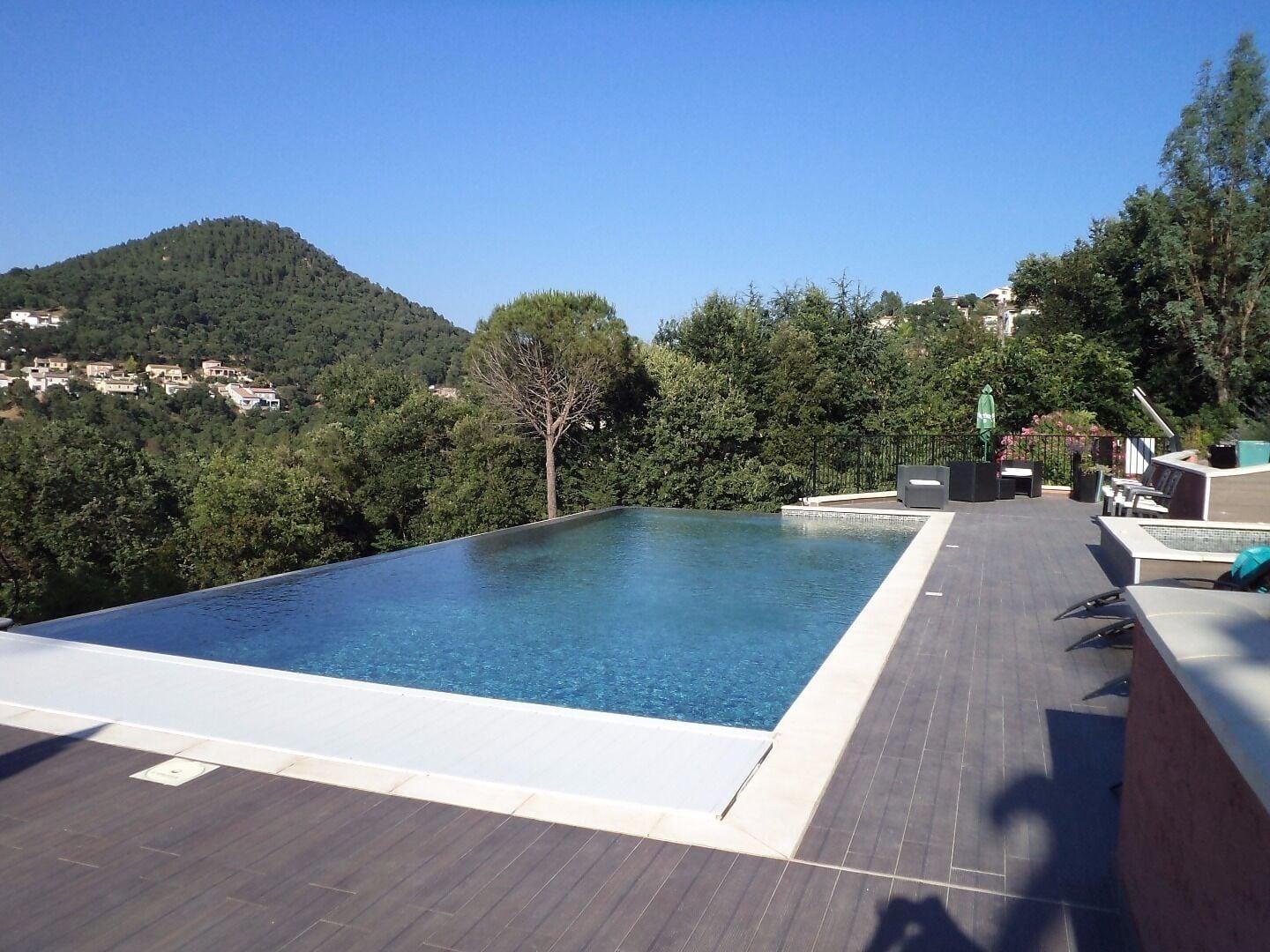 Vista Piscina Le Mas de la Verrerie