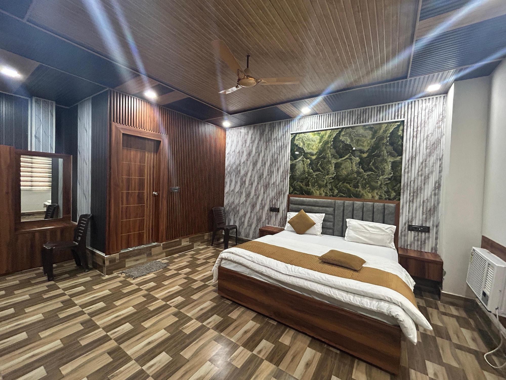 Varios Hotel Shri Dauji Maharaj Palace