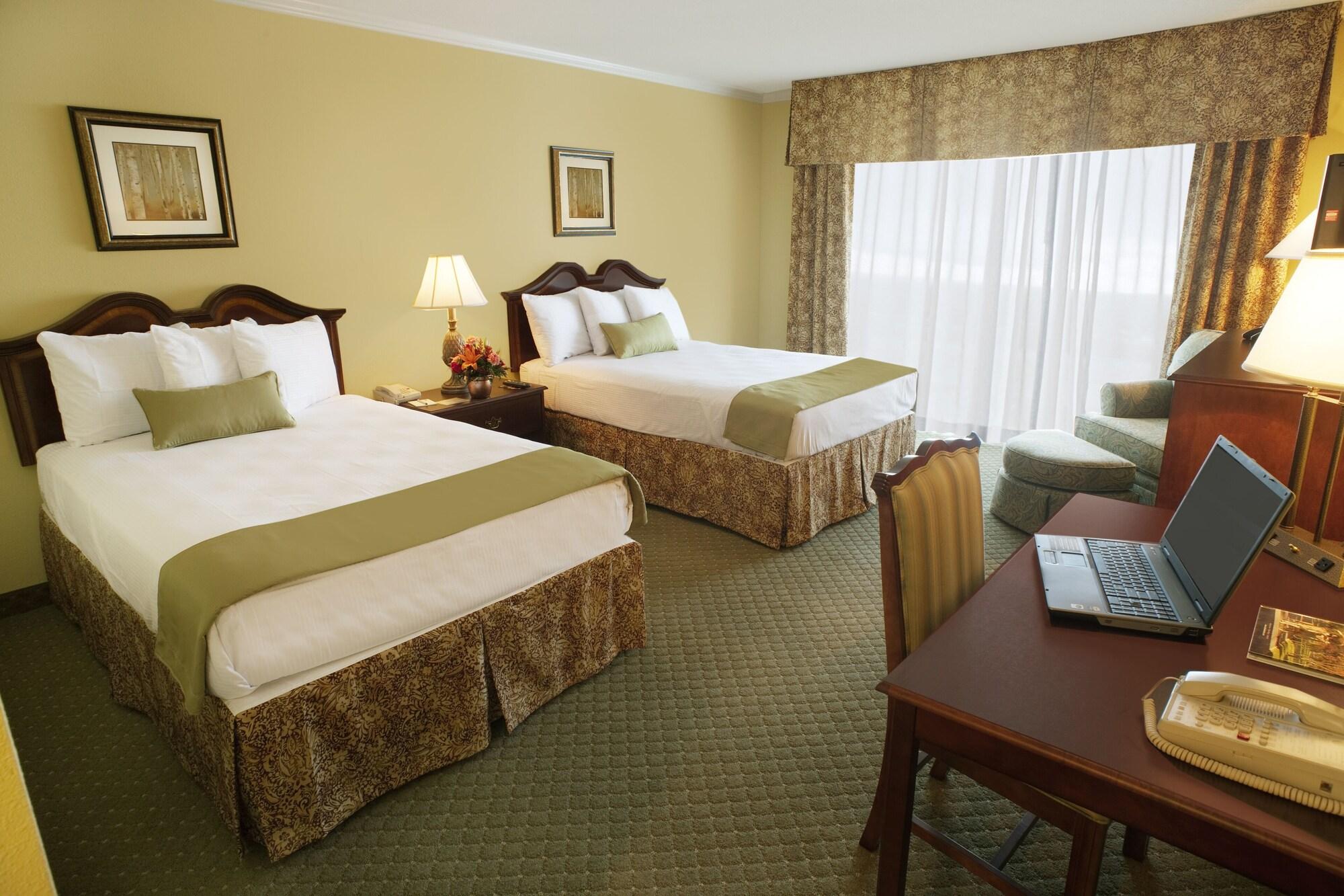 Guest room Clarion Hotel & Suites Convention Center Fredericksburg