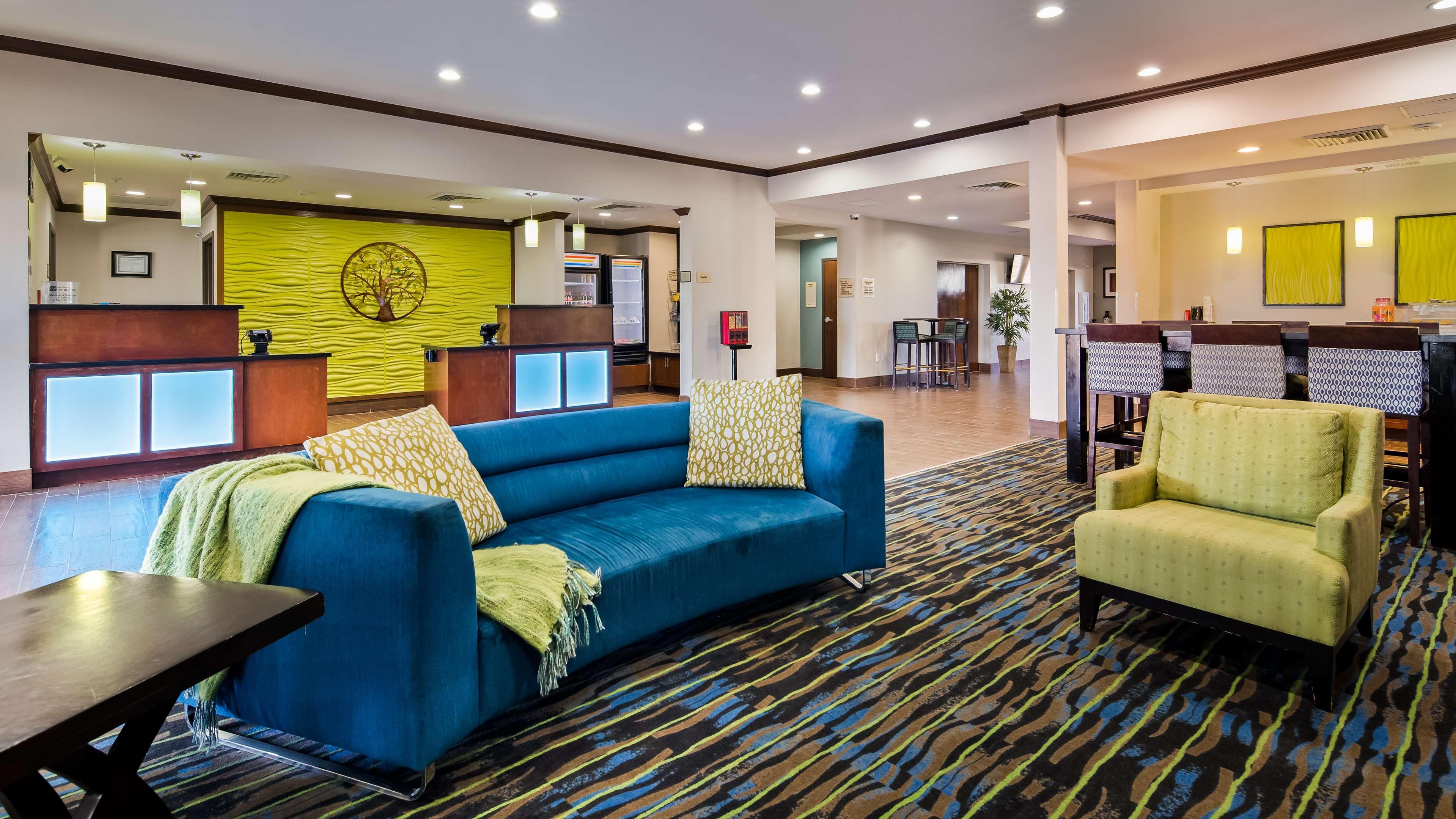 Vista Lobby Best Western Plus Denver City Hotel & Suites
