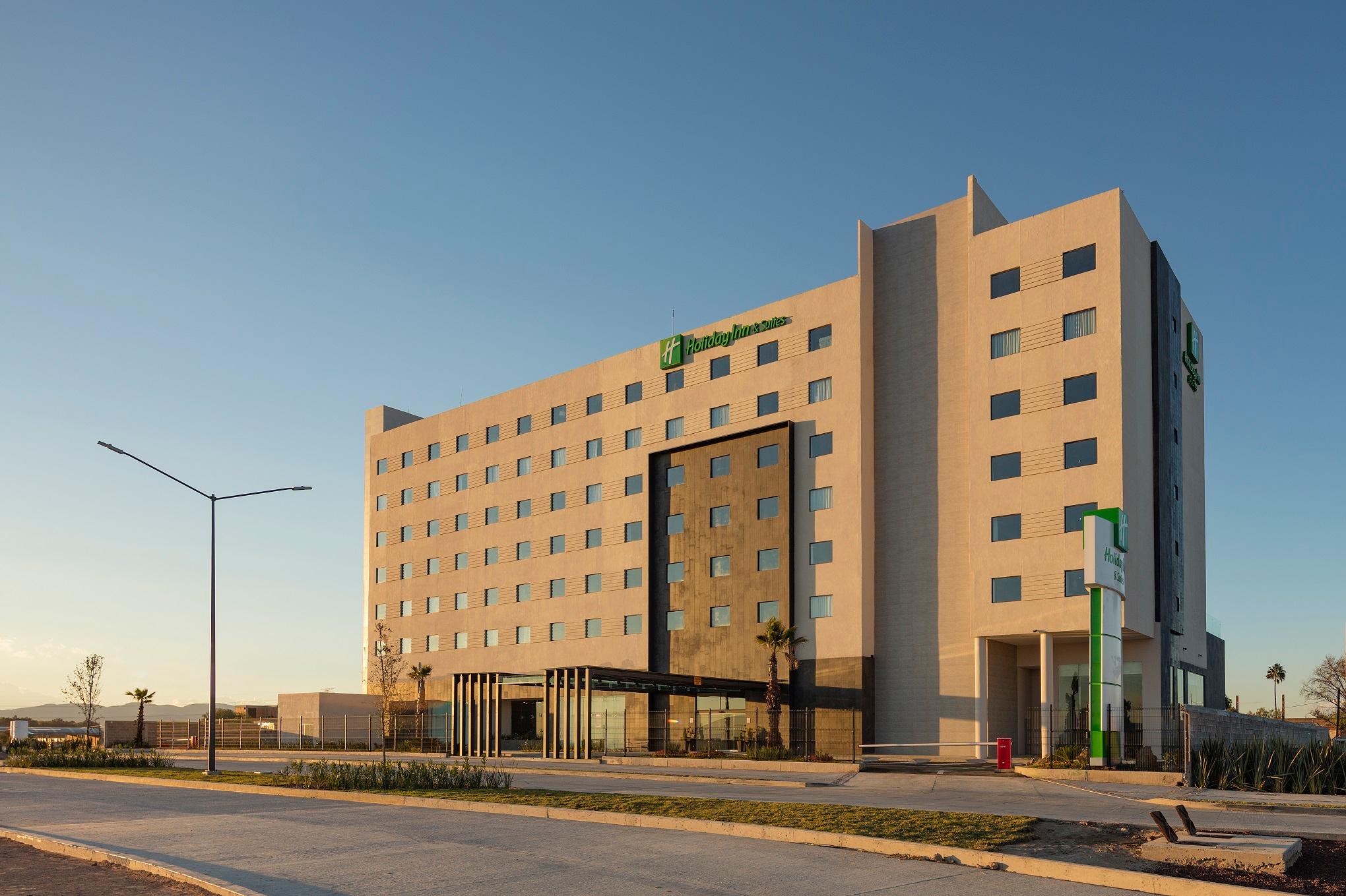 Vista Exterior Holiday Inn & Suites Aguascalientes