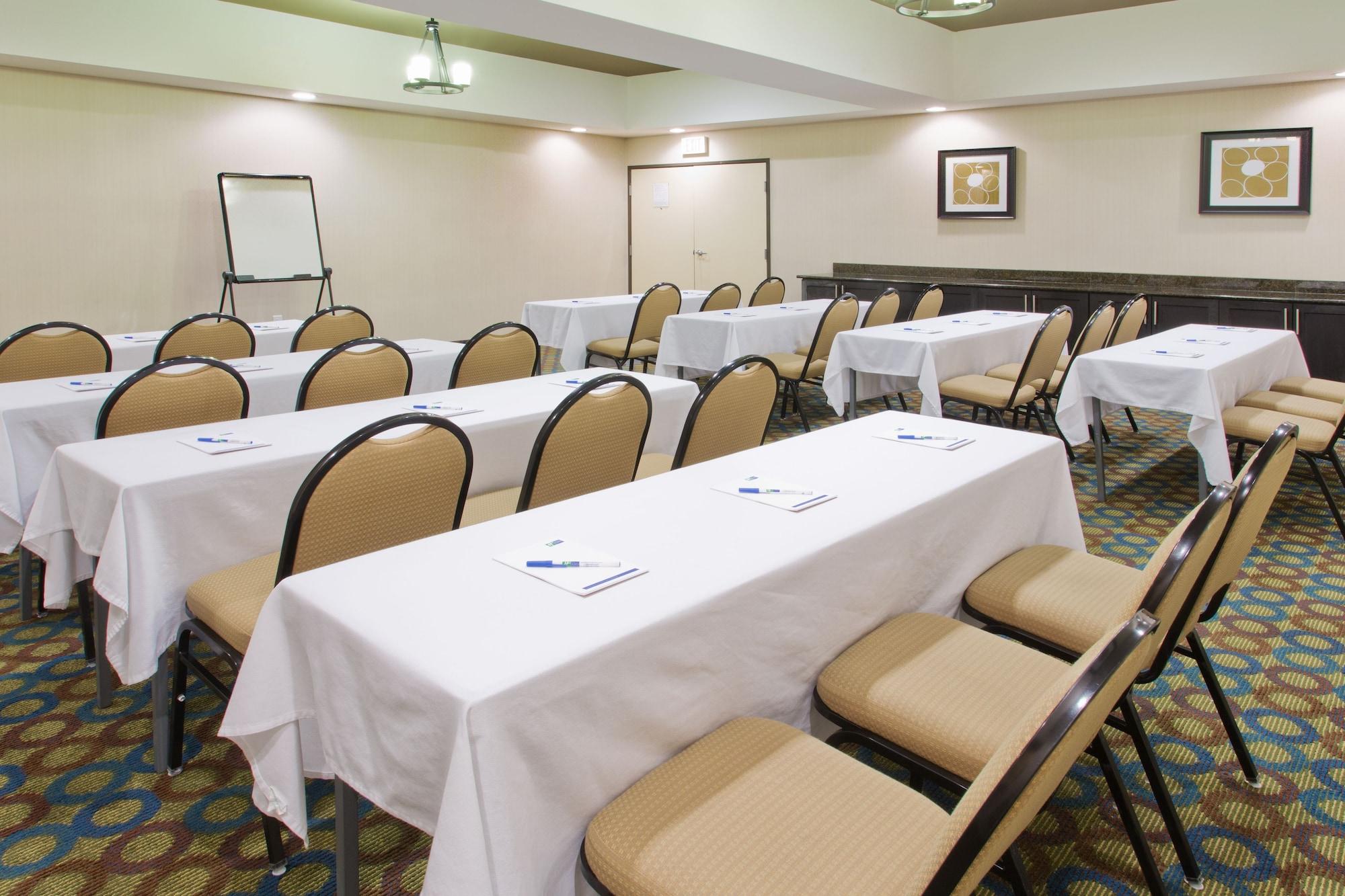 Sala de Reuniones Holiday Inn Express Hotel & Suites Alvarado by IHG