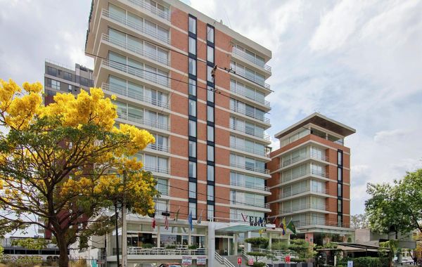 Hotel Velvet Plaza - Hoteles cerca de La Minerva en Guadalajara