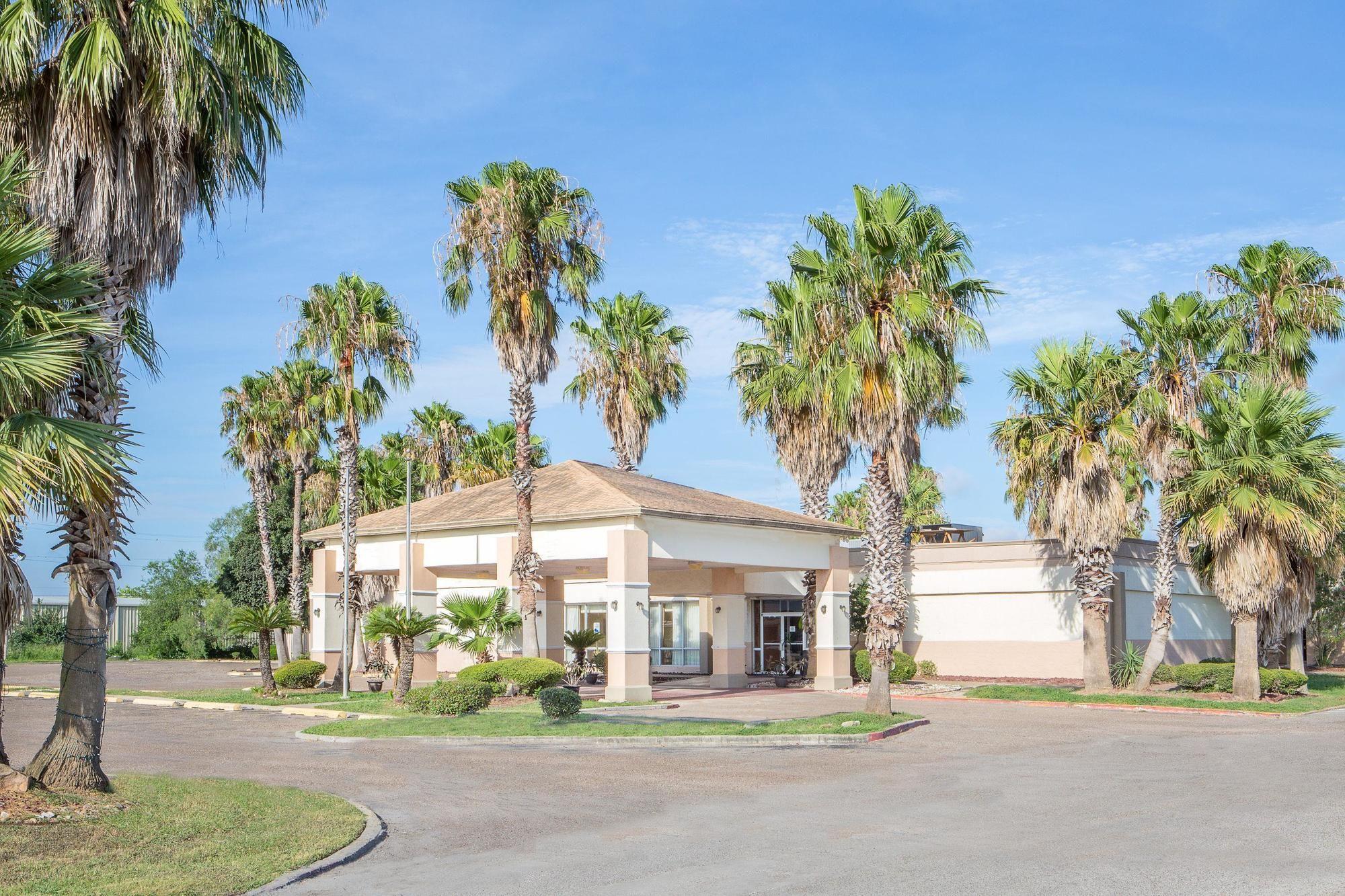 Vista Exterior Days Inn by Wyndham Alice