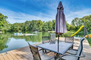 Alquiler Vacacional - Lake Escape w/ Hot Tub & Docks in Hope!