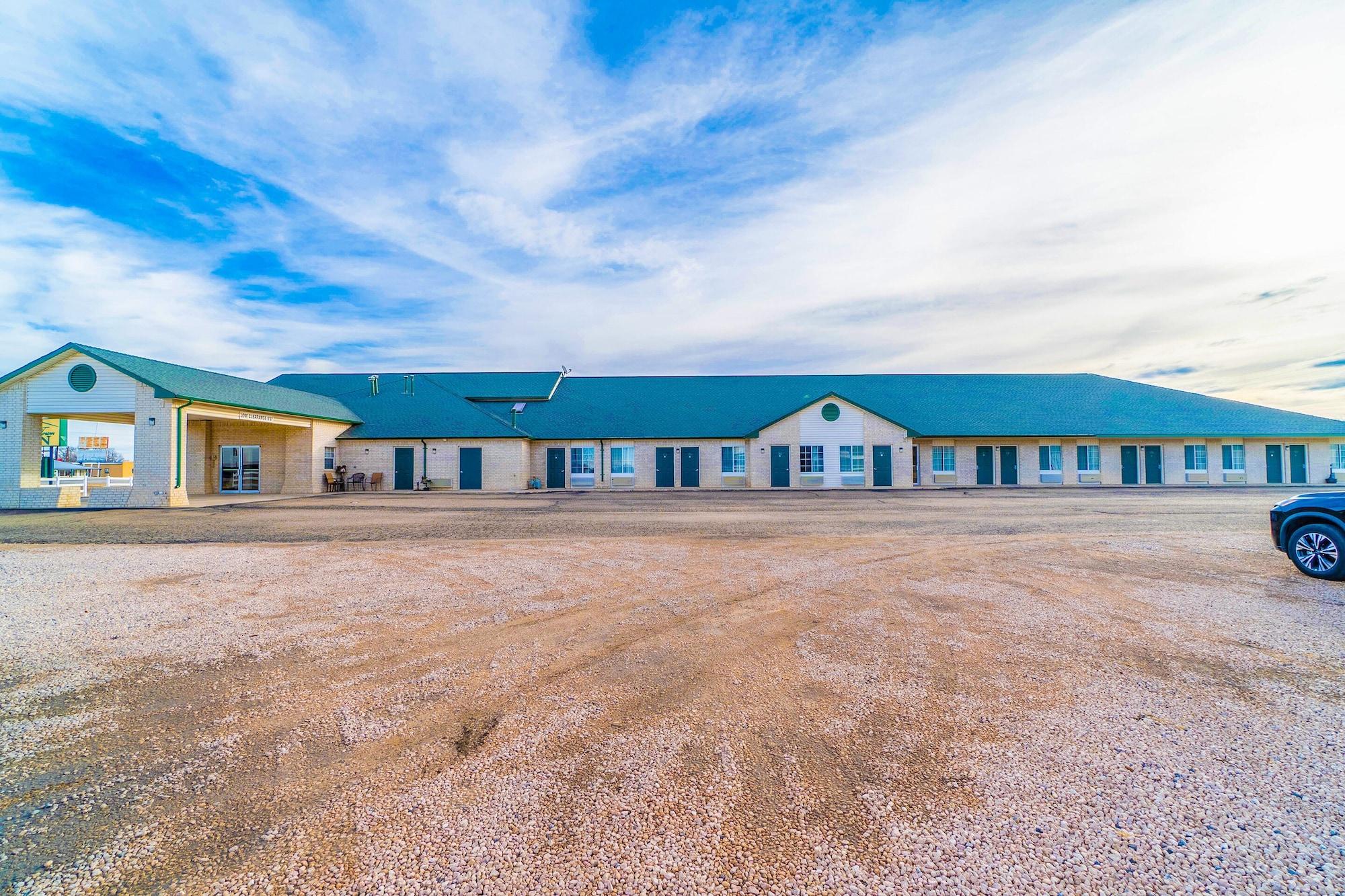 Vista Exterior HomeTown Inn By OYO Texhoma, OK