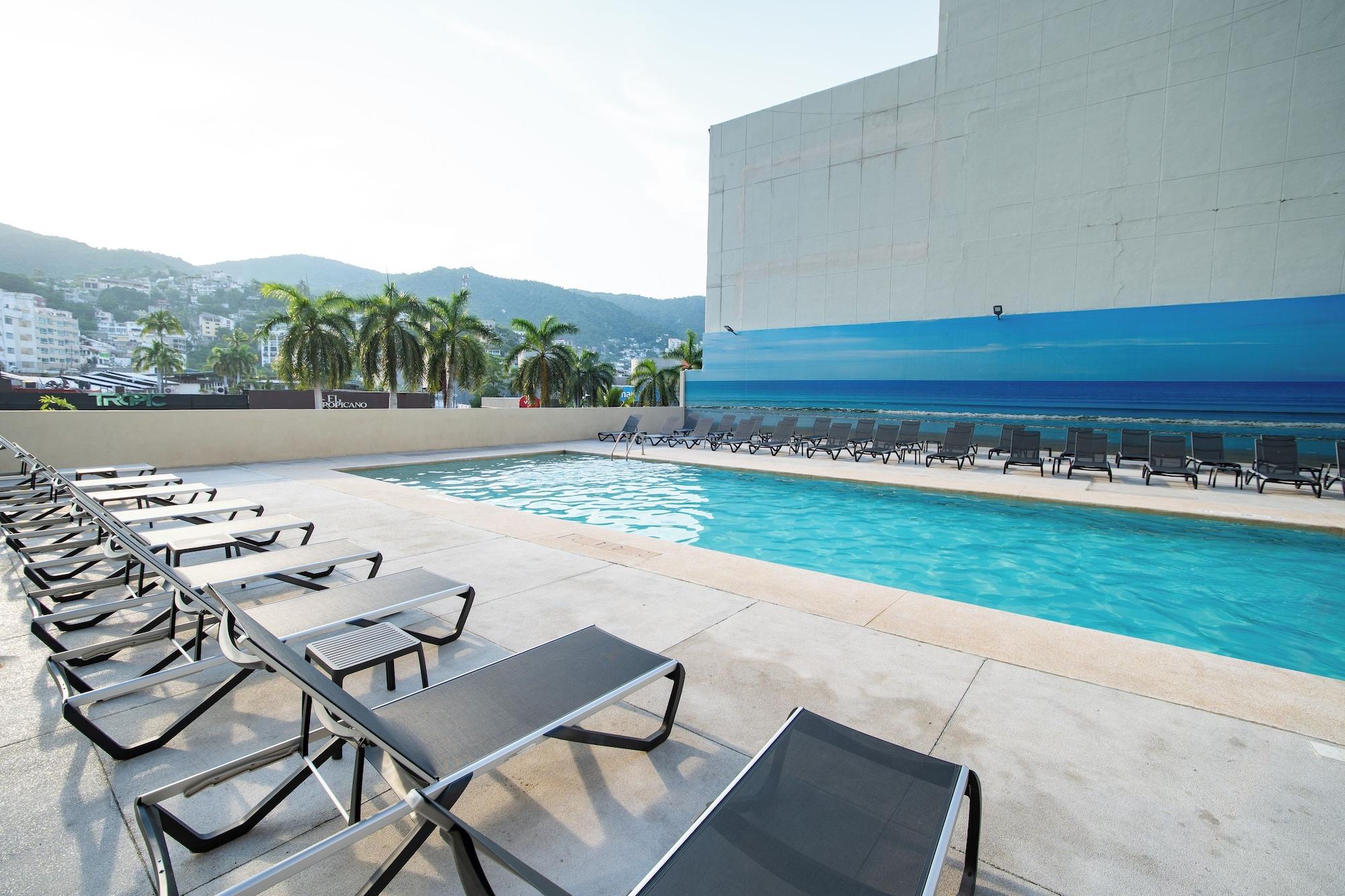Vista Piscina Holiday Inn Acapulco Amarea By Ihg