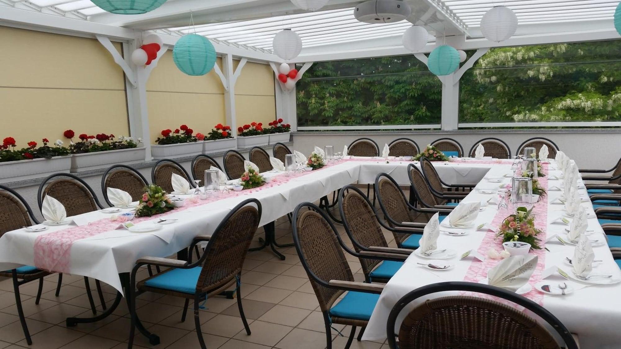 Salón de Baile Hotel & Restaurant Park Cafe ISA