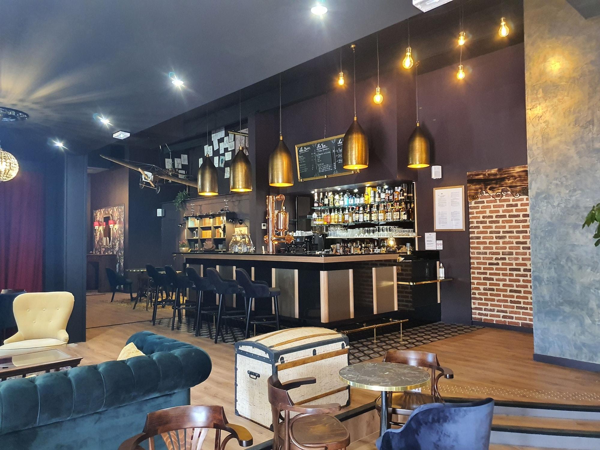 Bar/Salón Logis Hôtel et Restaurant Ludik