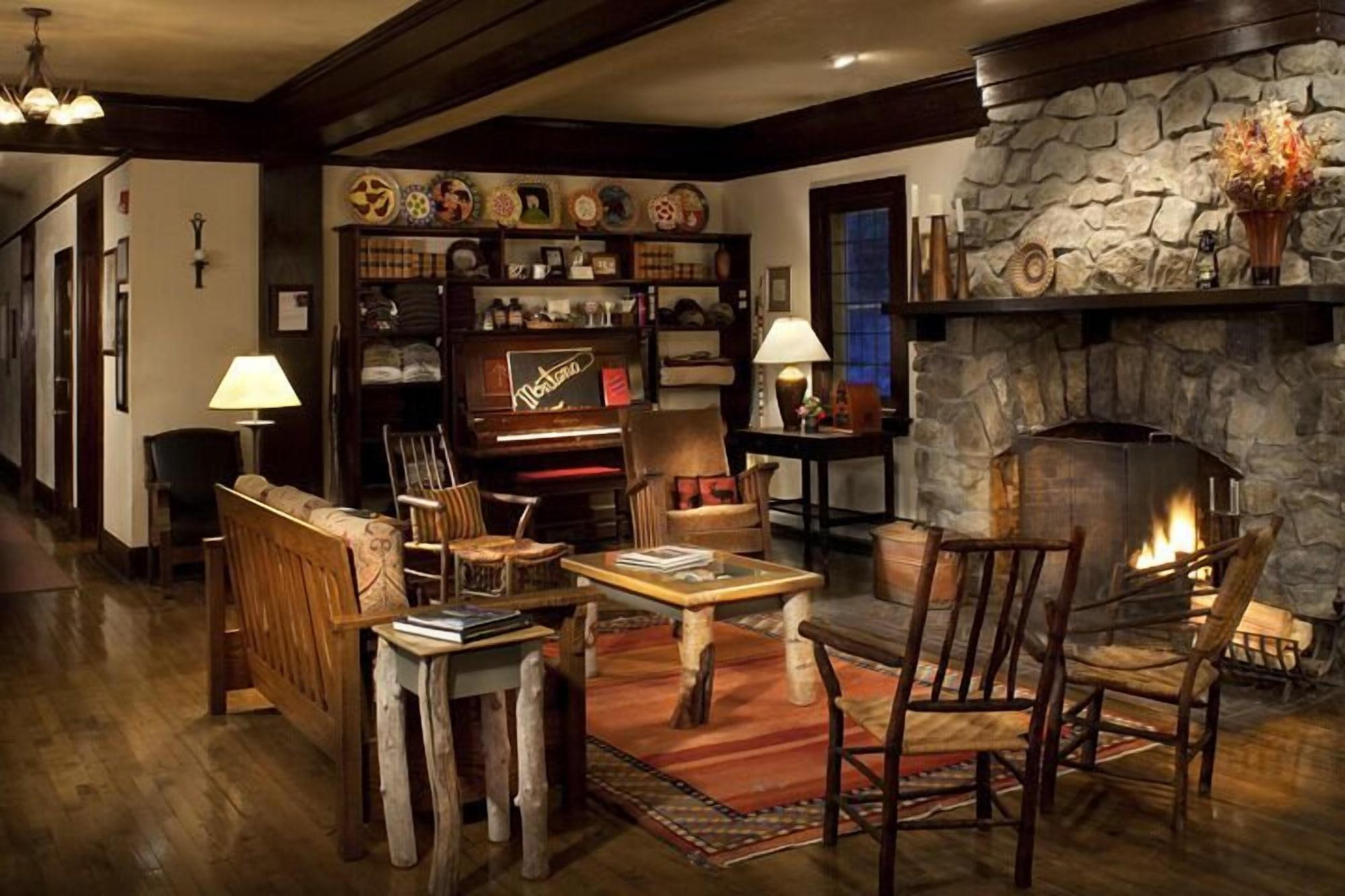 Vista Lobby Belton Chalet