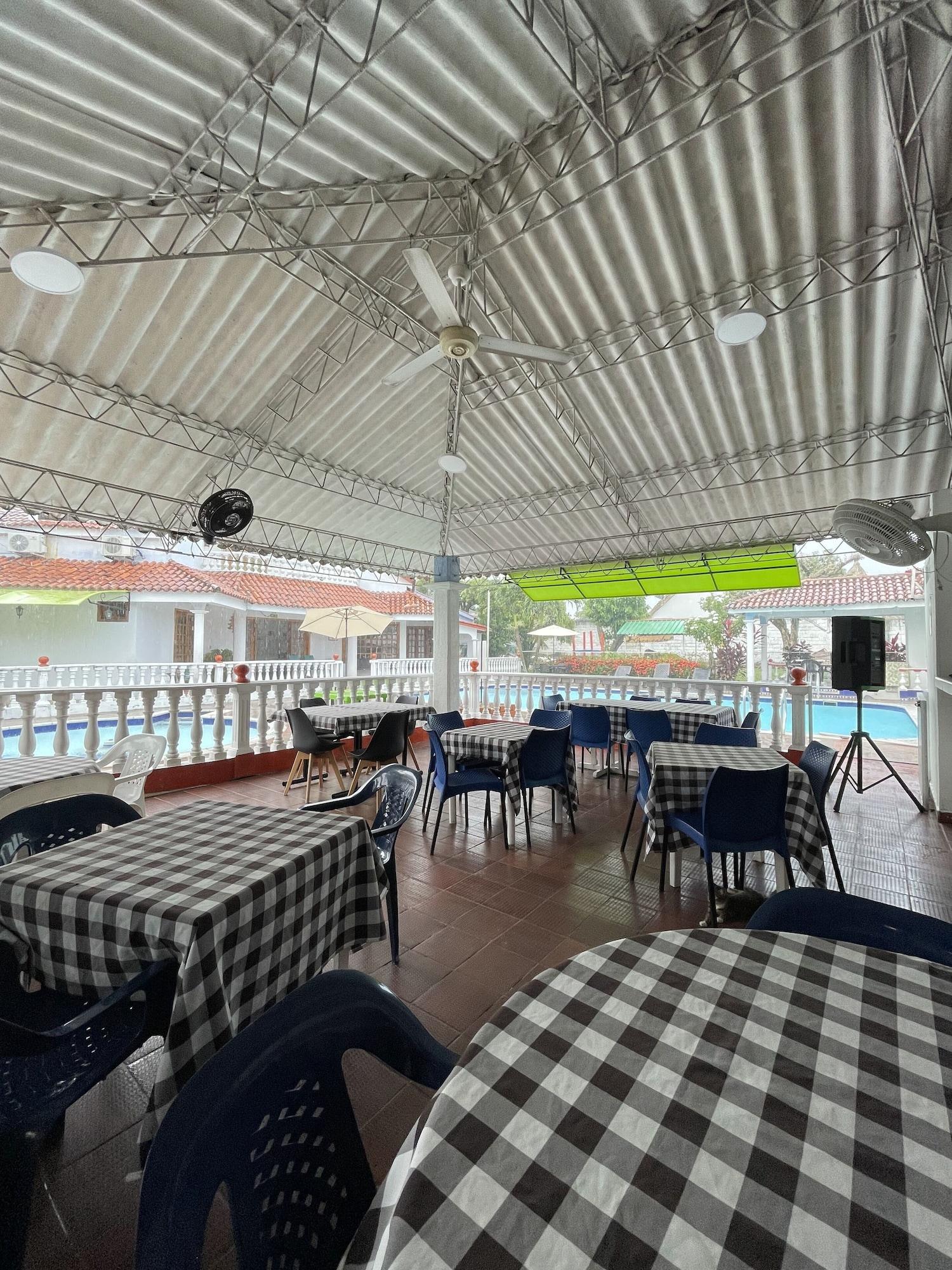 Restaurant hotel campestre yj