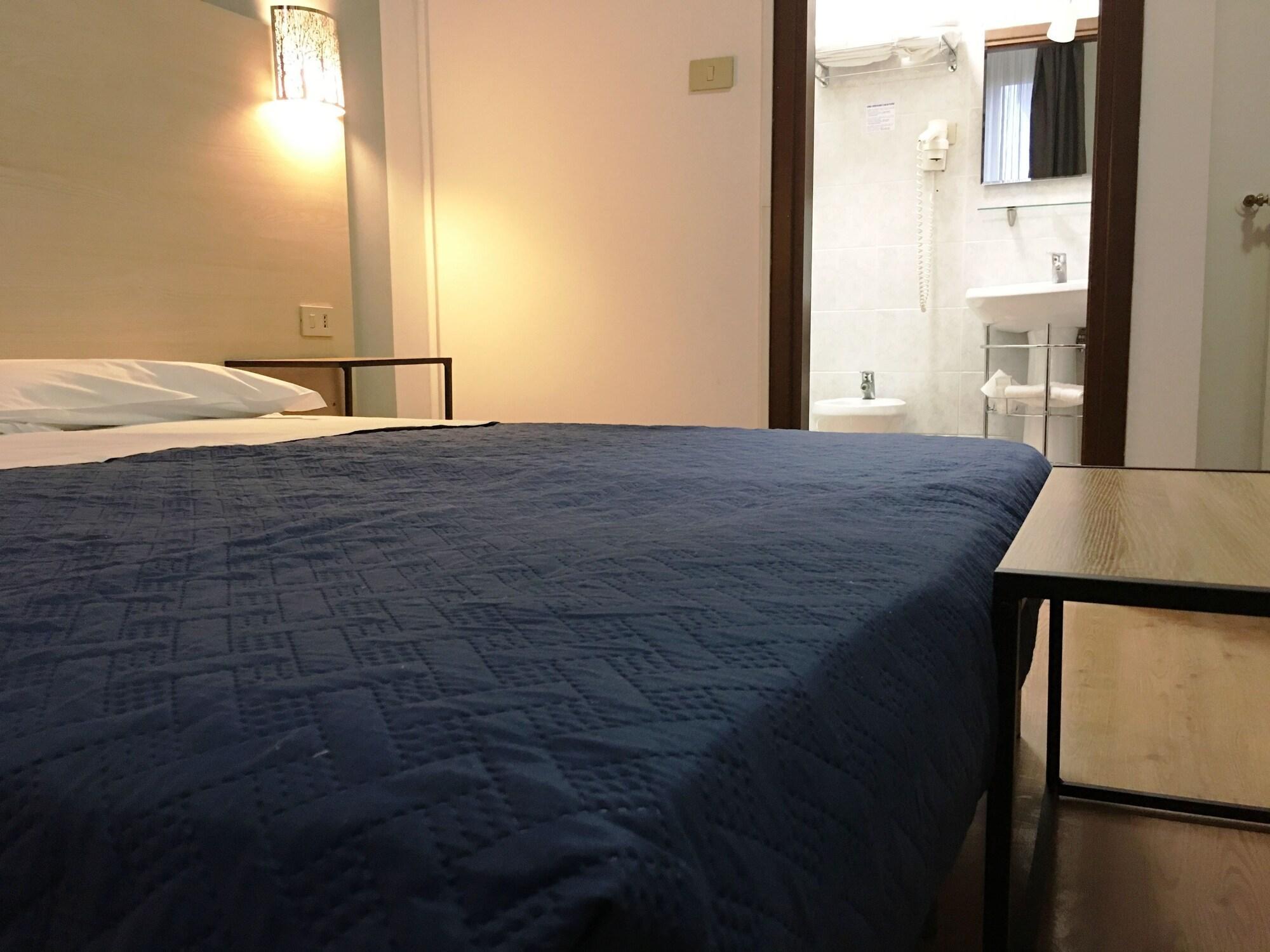 Varios Alabarda Hotel
