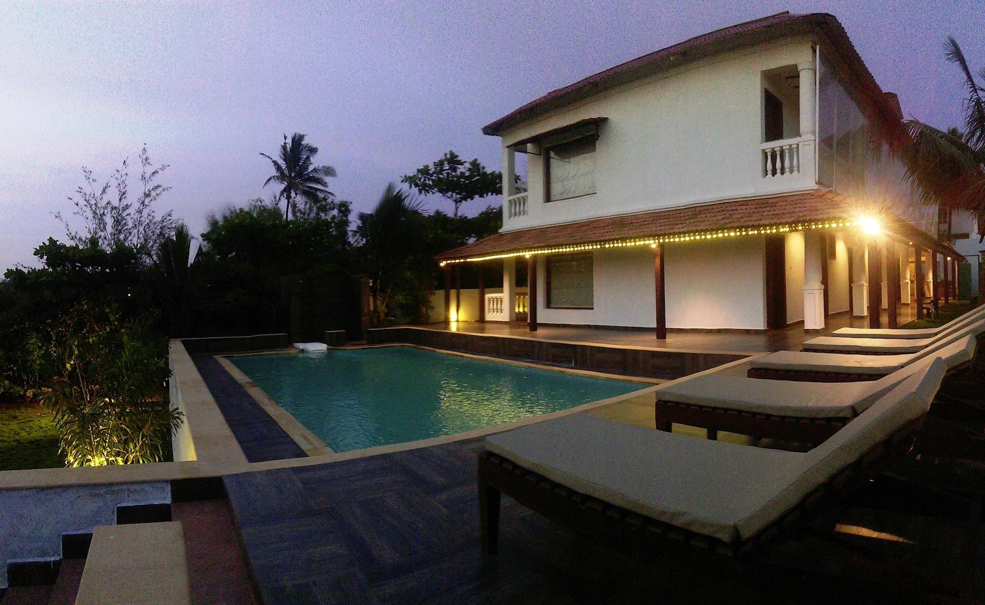 Vista Piscina Shining Sand Beach Hotel