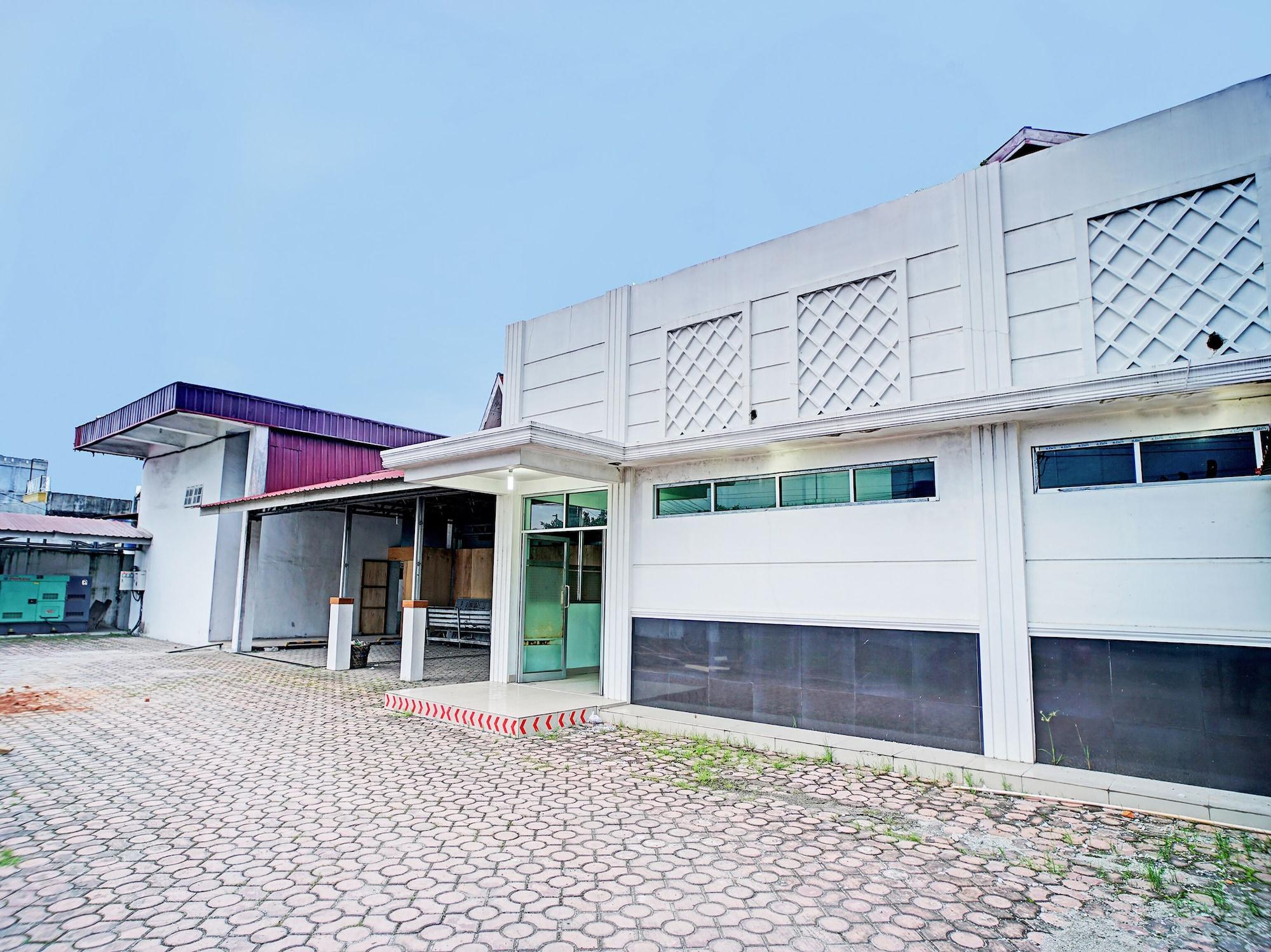 Vista Exterior OYO 91874 Kisaran Residence Syariah