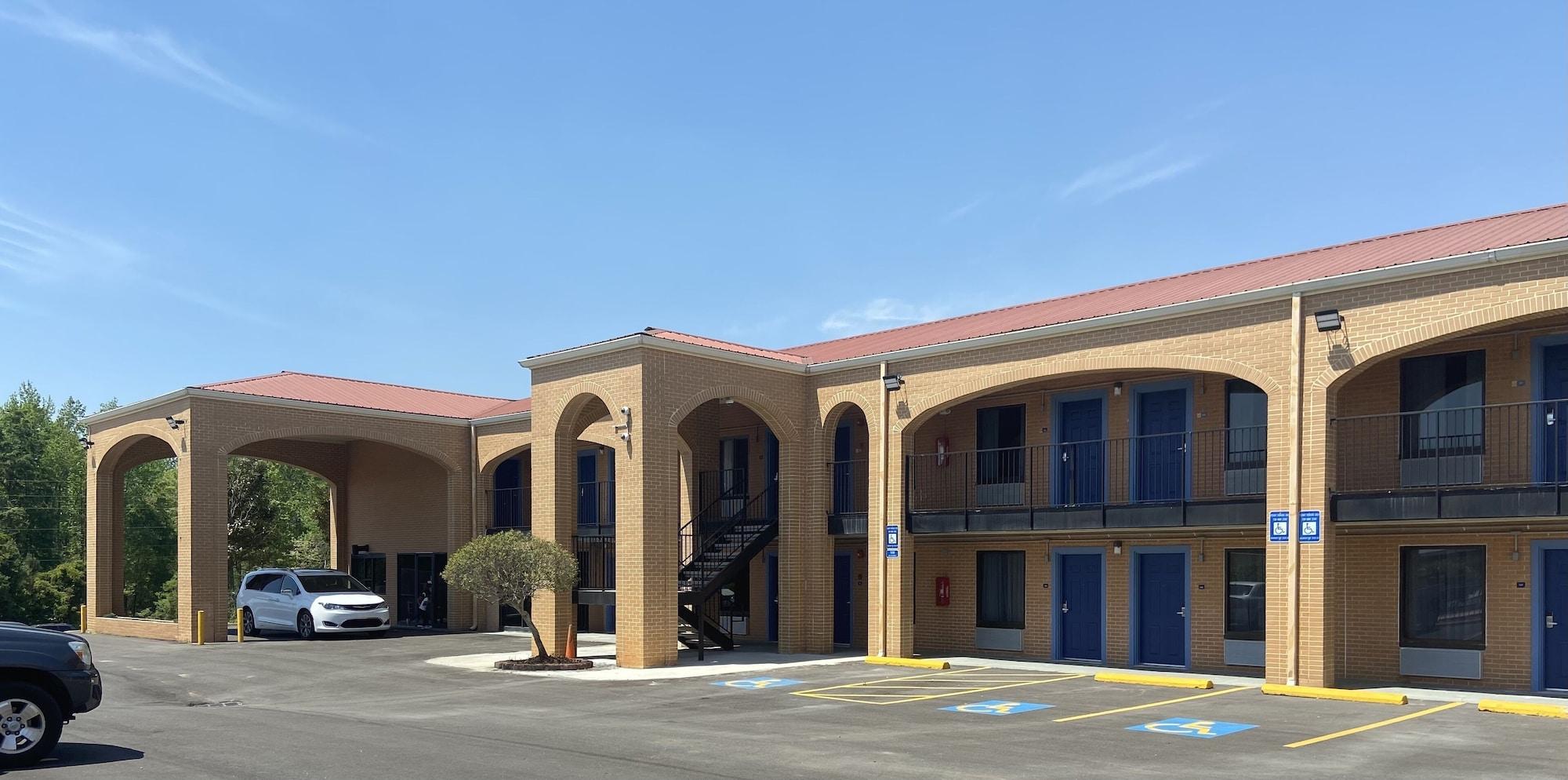 Vista Exterior Days Inn by Wyndham Newnan