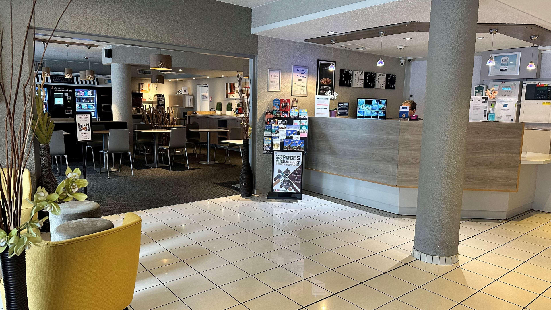 Vista Lobby Hotel Kyriad Le Bourget Centre-Parc des Expositions