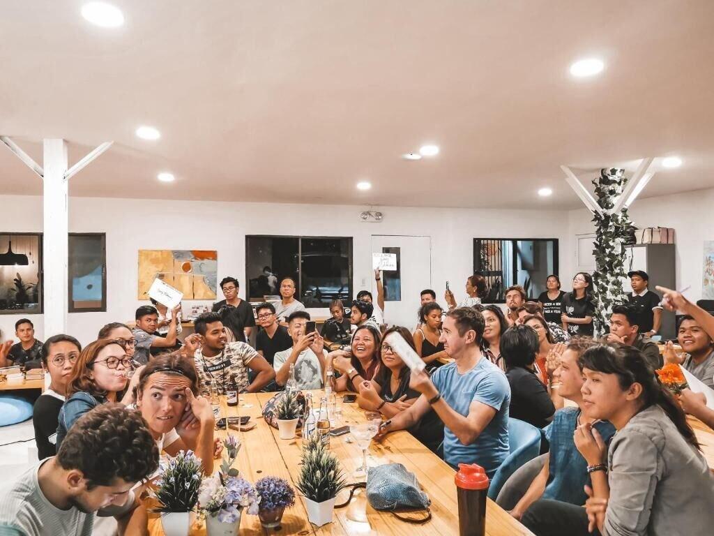 Sala de Reuniones Murals Hostel & Cafe Mactan