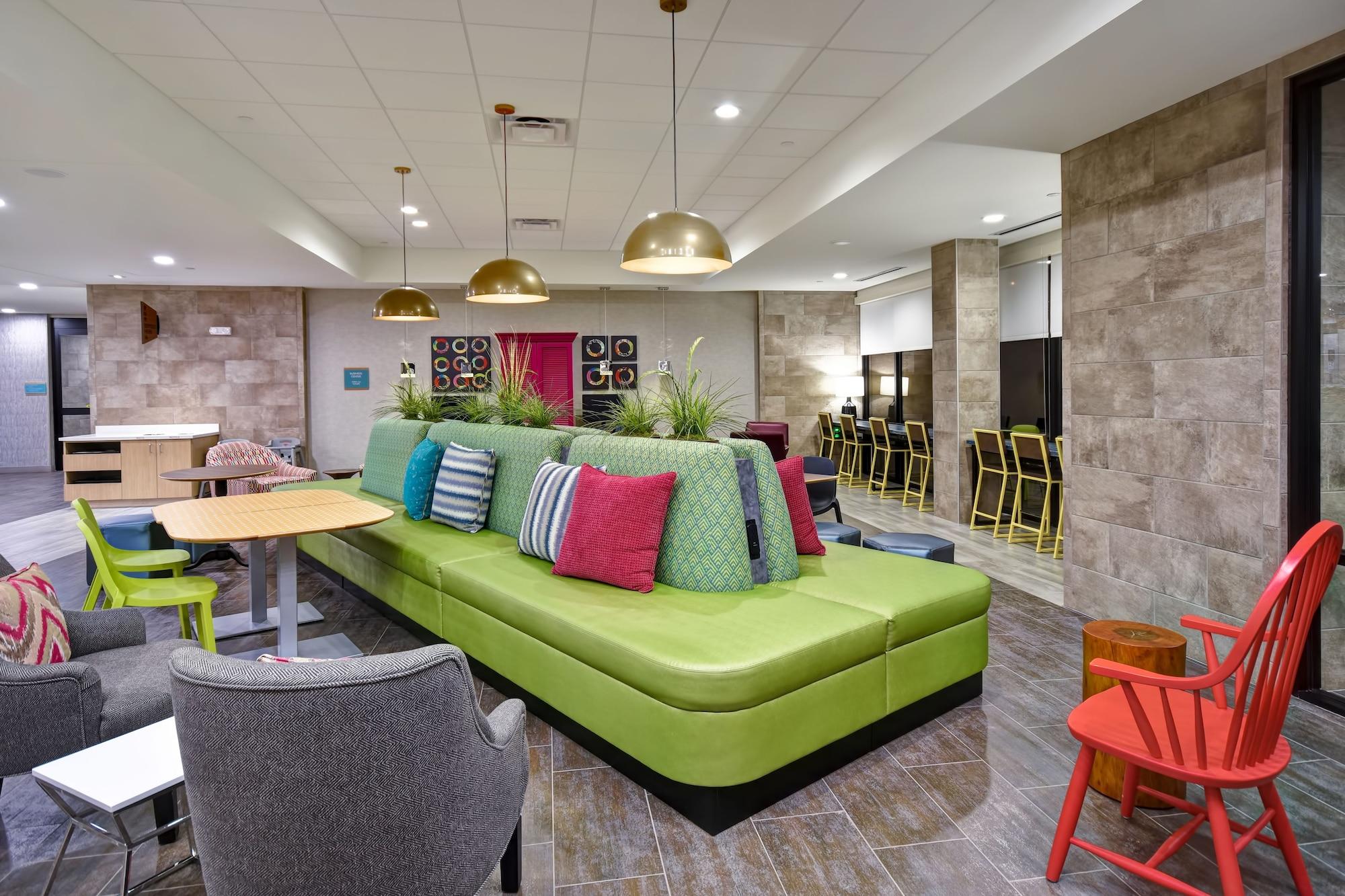 Vista Lobby Home2 Suites by Hilton Frankfort